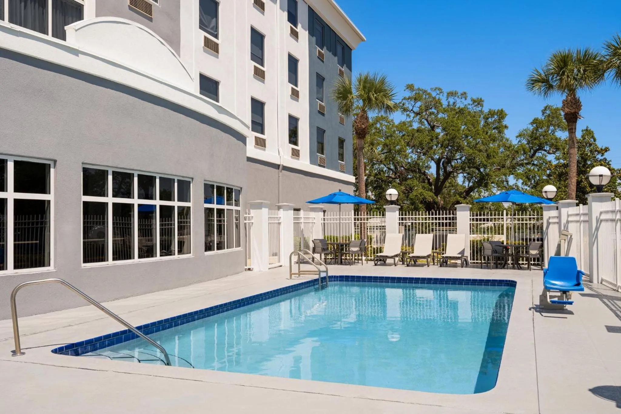 Swimming pool in Holiday Inn Express St. Petersburg North / I-275 by IHG