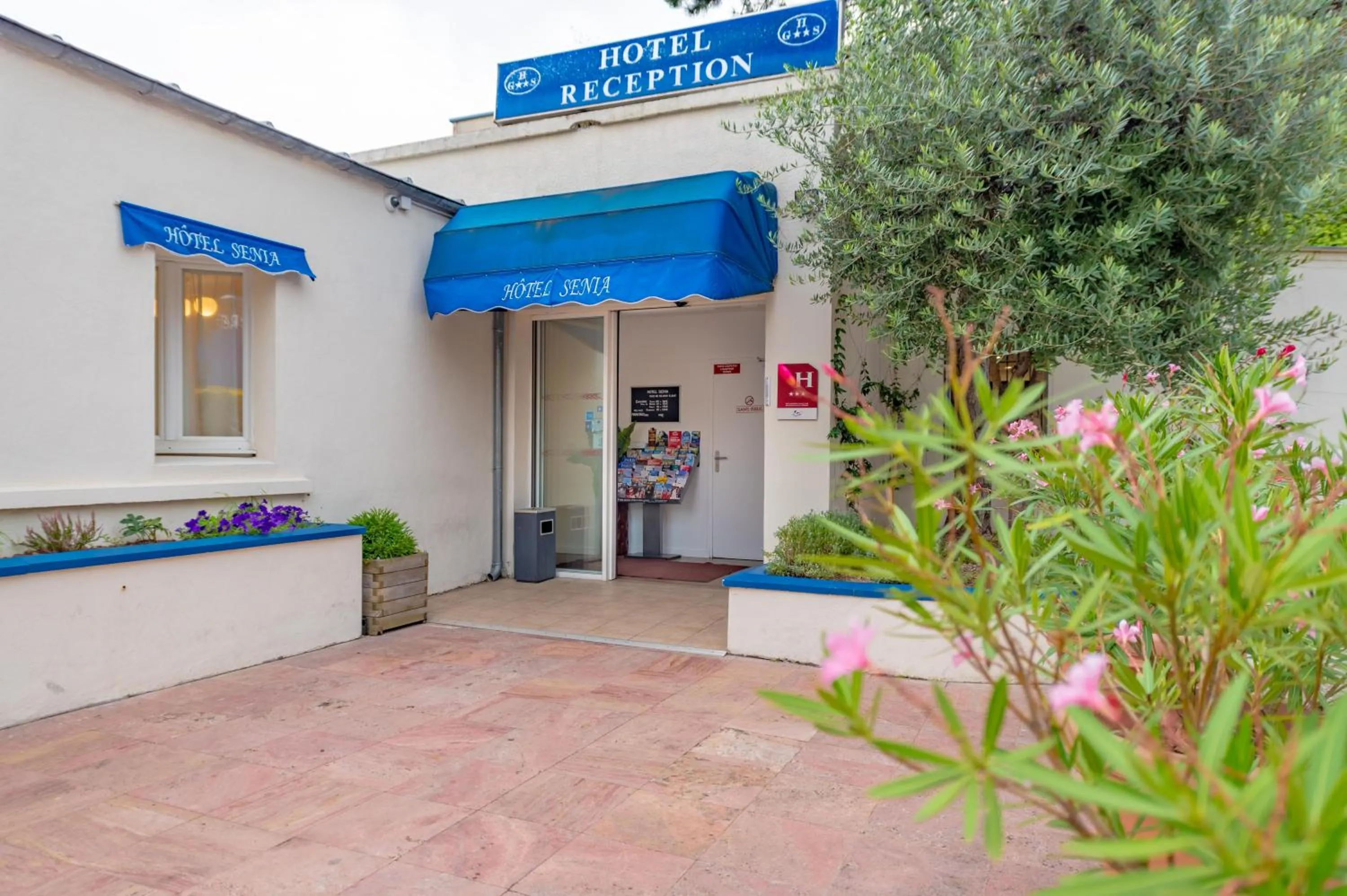 Property building in Grand Hotel Sénia - Paris Orly Airport