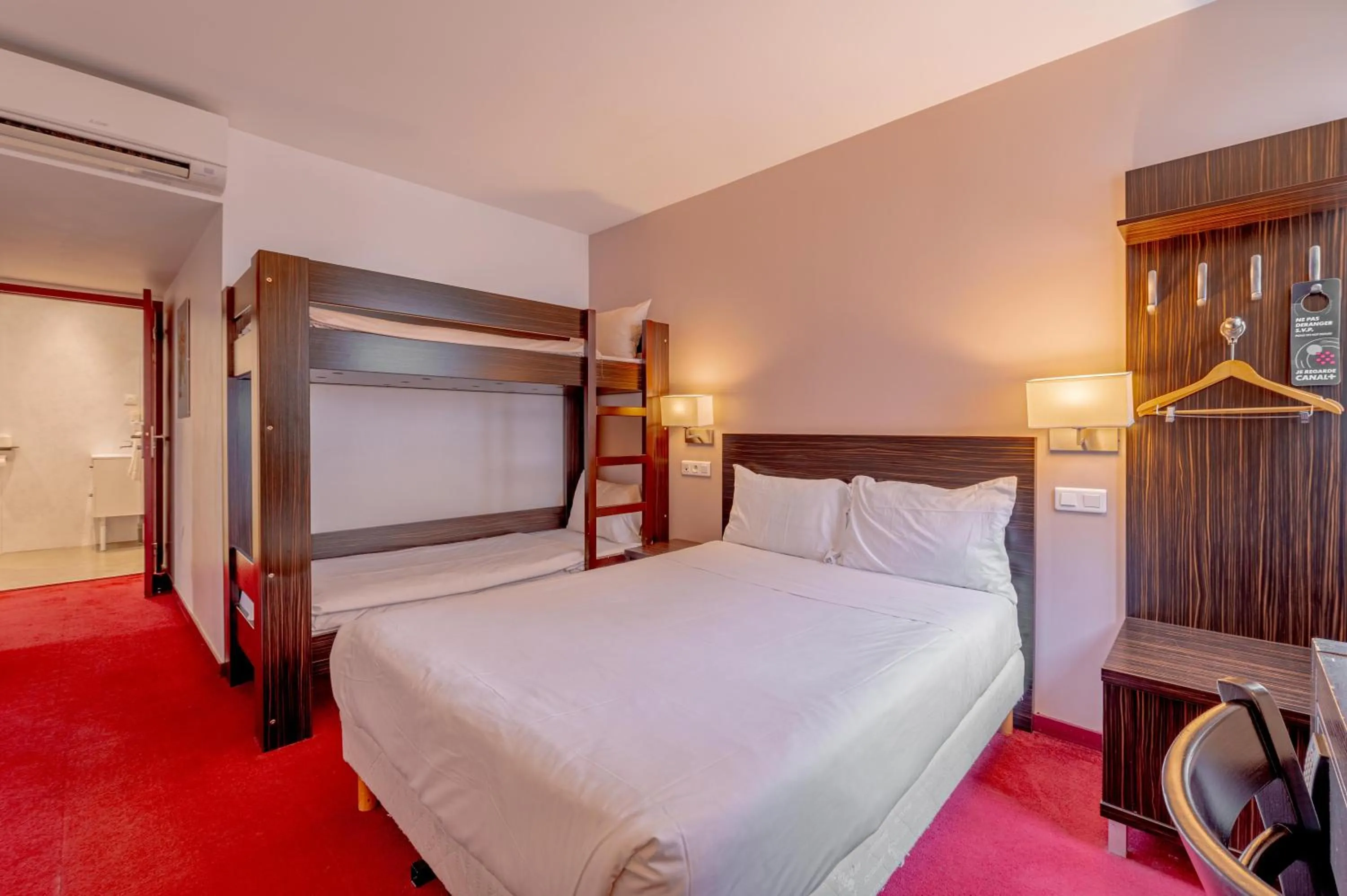 bunk bed, Bed in Grand Hotel Sénia - Paris Orly Airport