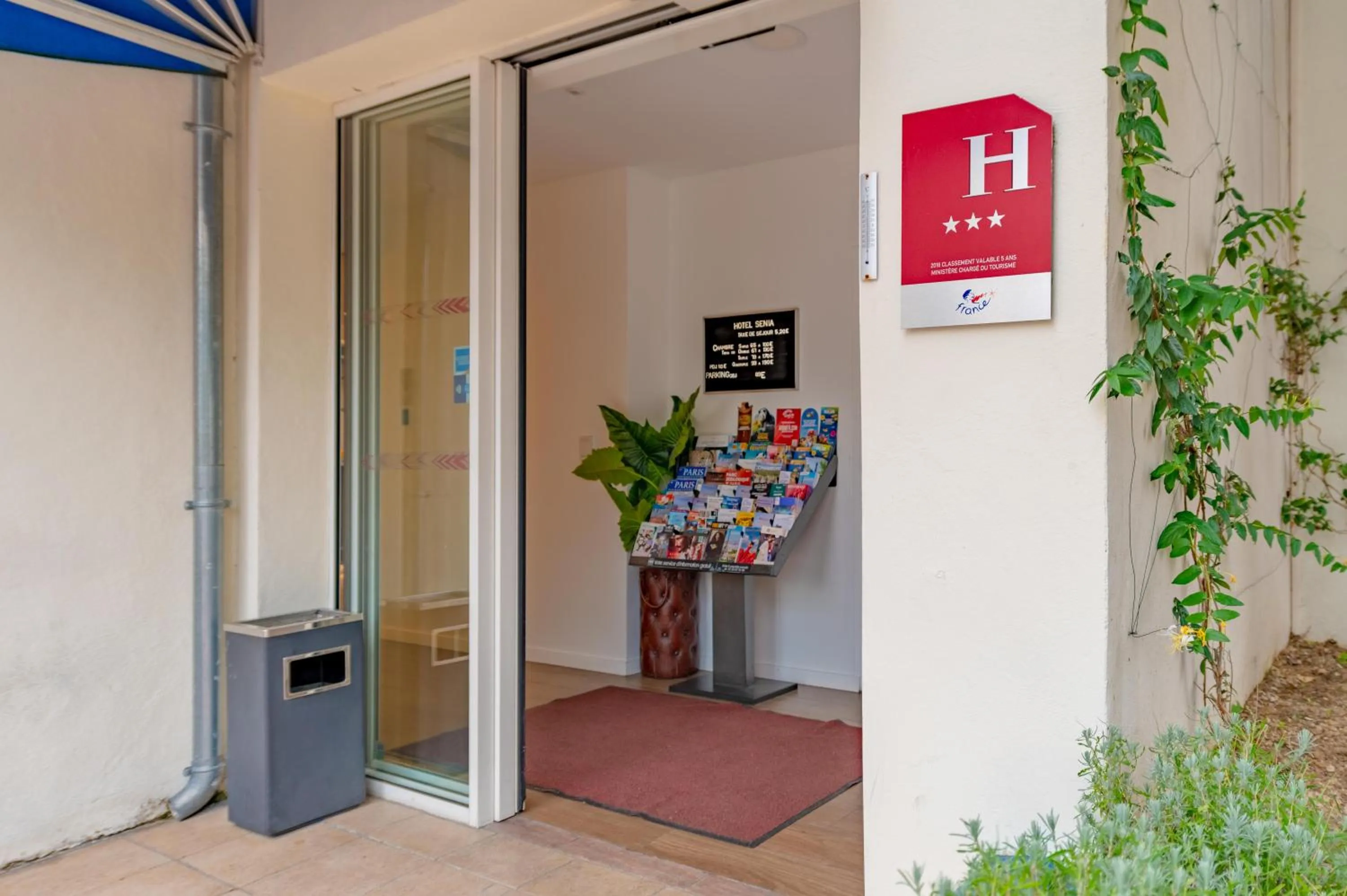 Property building in Grand Hotel Sénia - Paris Orly Airport