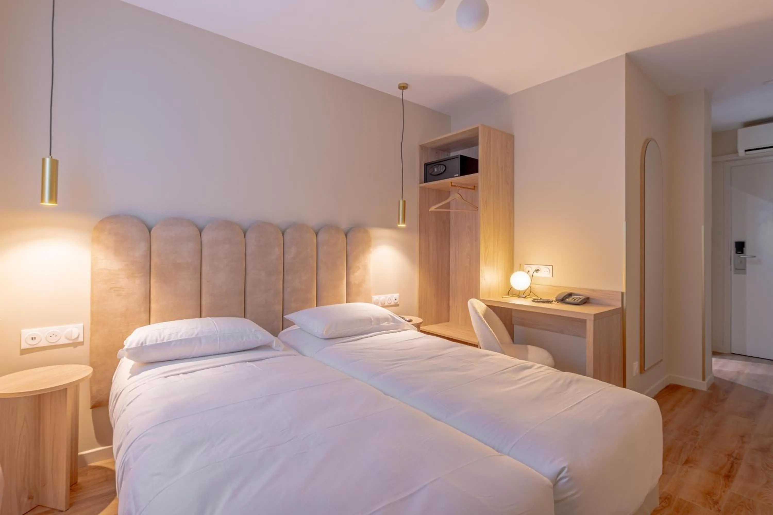 Bed in Grand Hotel Sénia - Paris Orly Airport