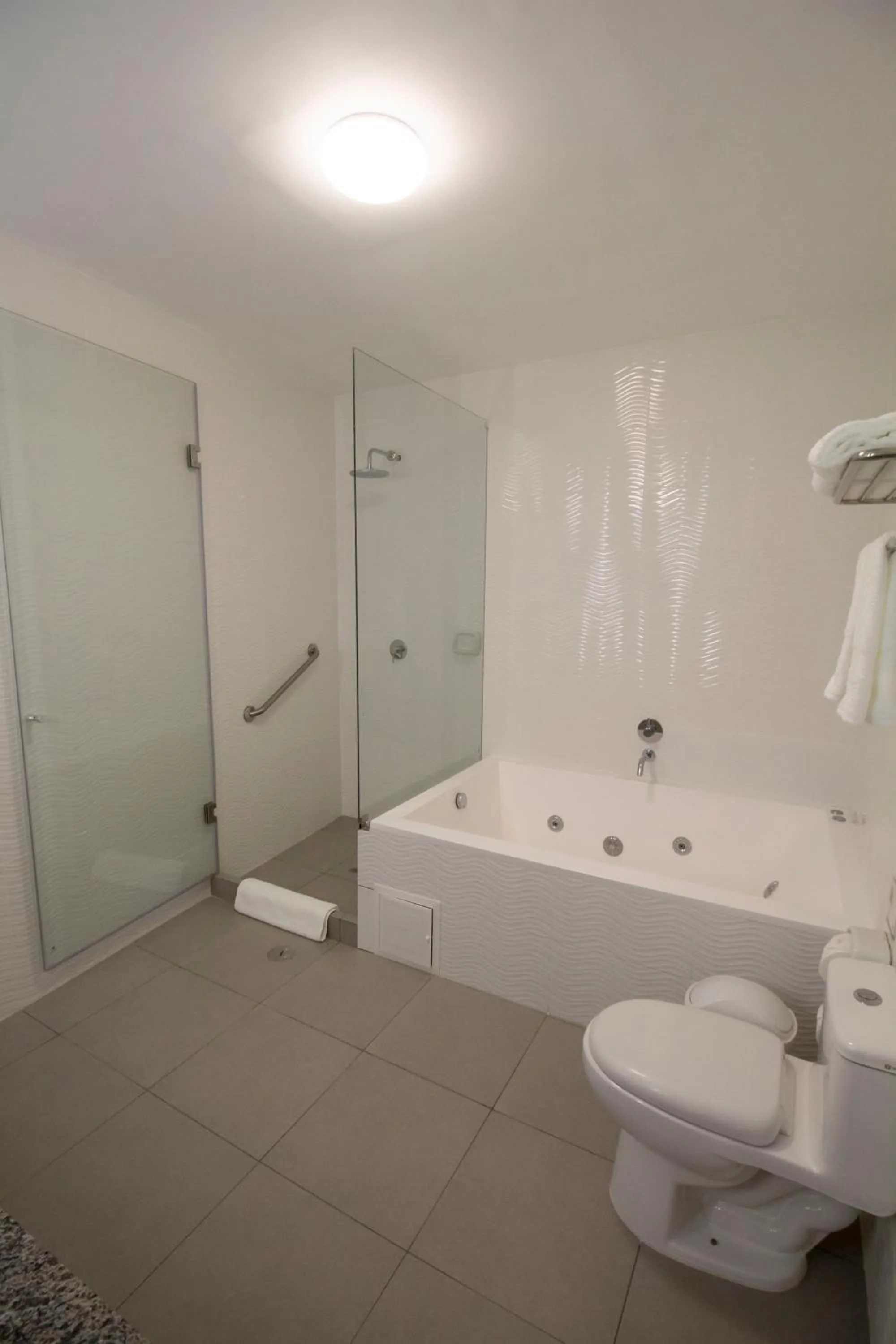 Shower in Tierra Viva Piura Hotel