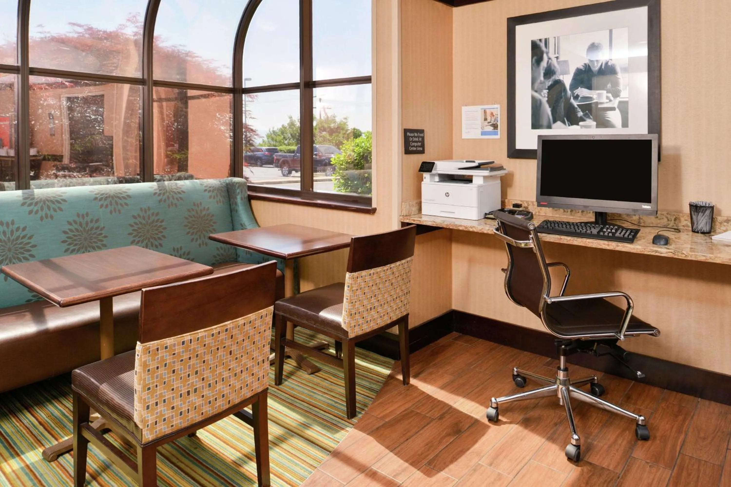 Business facilities in Hampton Inn Staunton