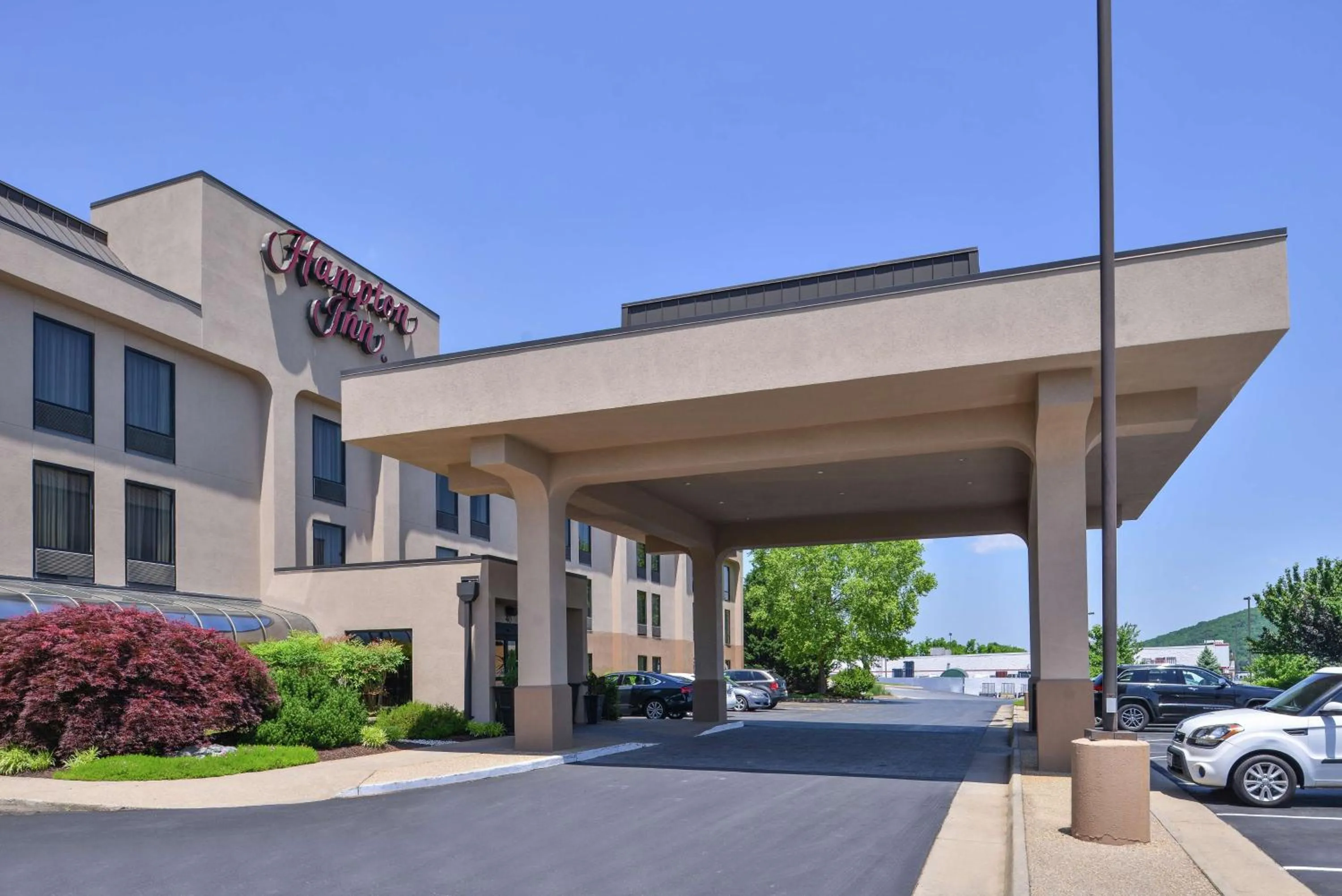 Property building in Hampton Inn Staunton