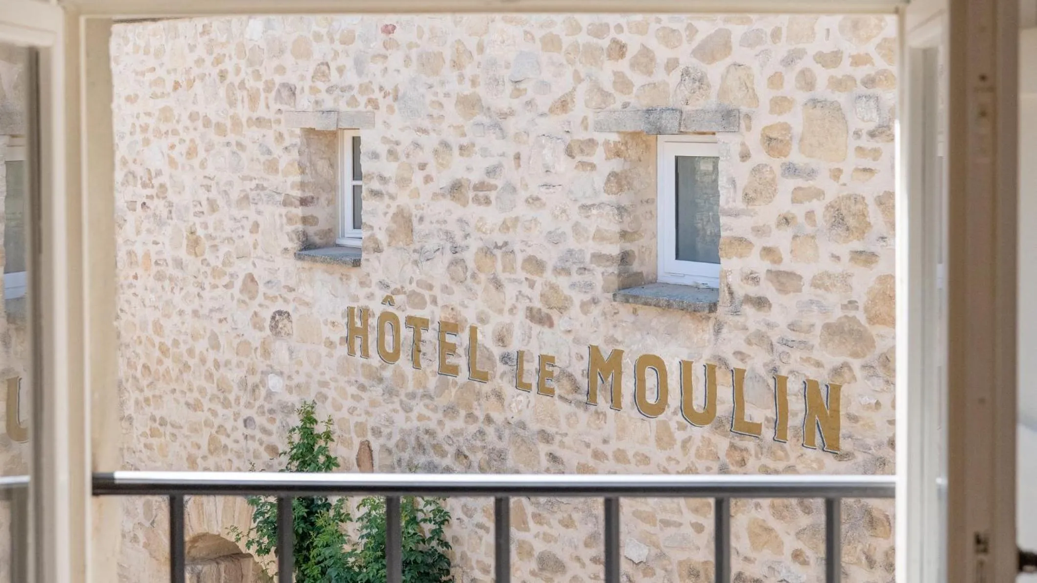 Photo of the whole room in Le Moulin, Lourmarin, a Beaumier Hotel