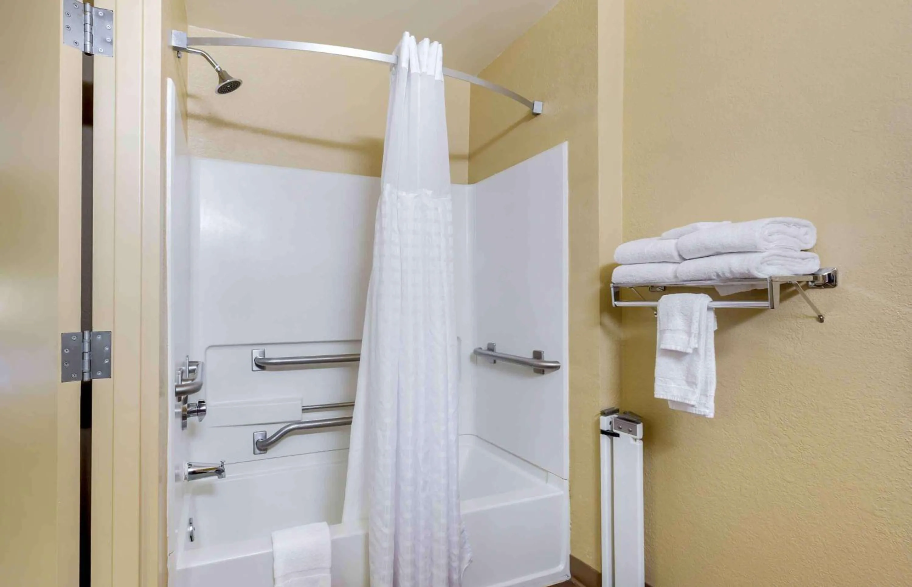 Bathroom in Extended Stay America Suites - Fayetteville - Fort Bragg