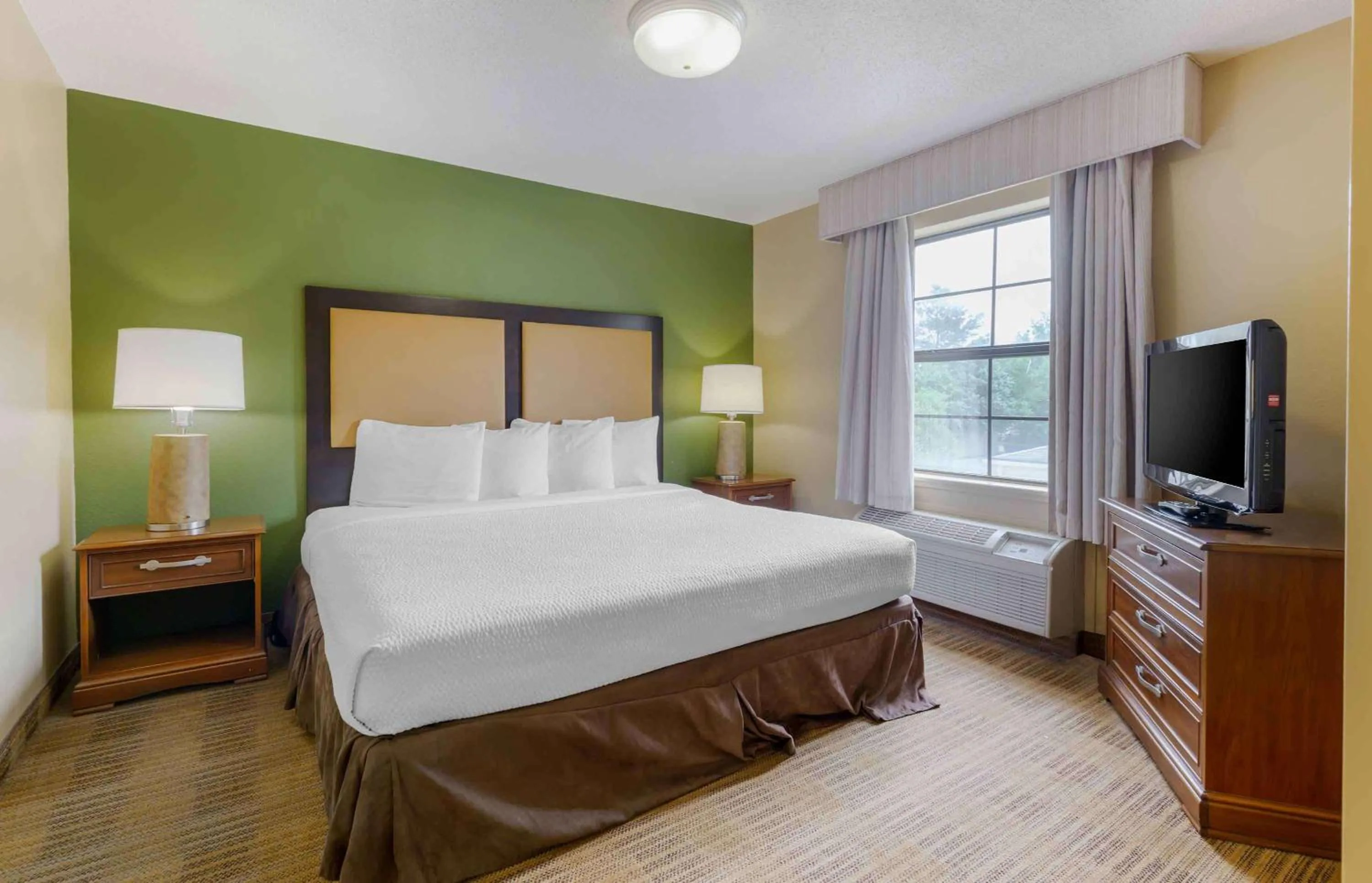Bedroom, Bed in Extended Stay America Suites - Fayetteville - Fort Bragg