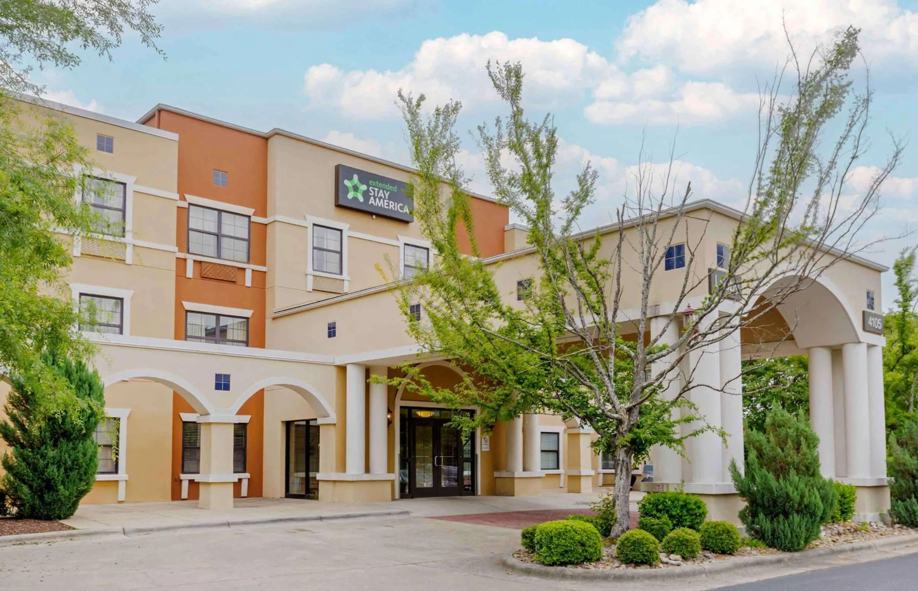 Property building in Extended Stay America Suites - Fayetteville - Fort Bragg
