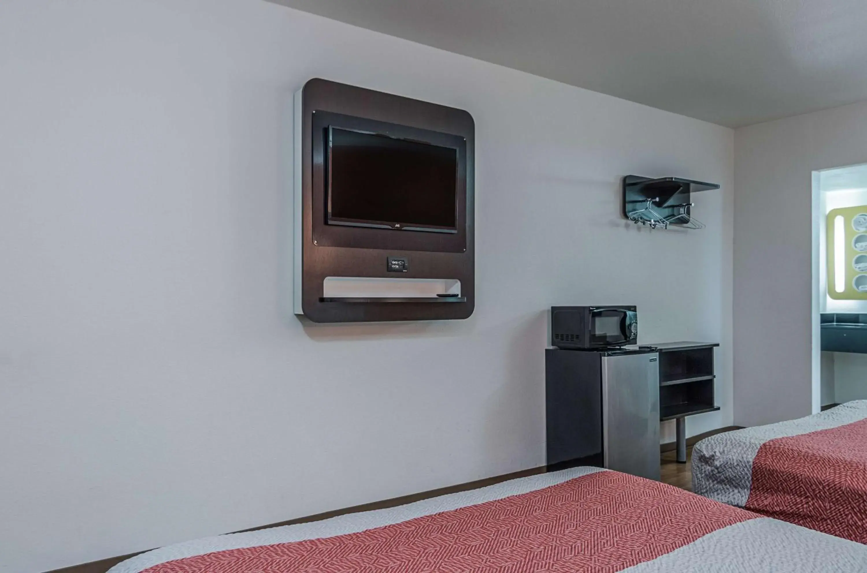 Quadruple Room - Non-Smoking in Motel 6-Texarkana, AR Quadruple Room - Non-Smoking in Motel 6-Texarkana, AR