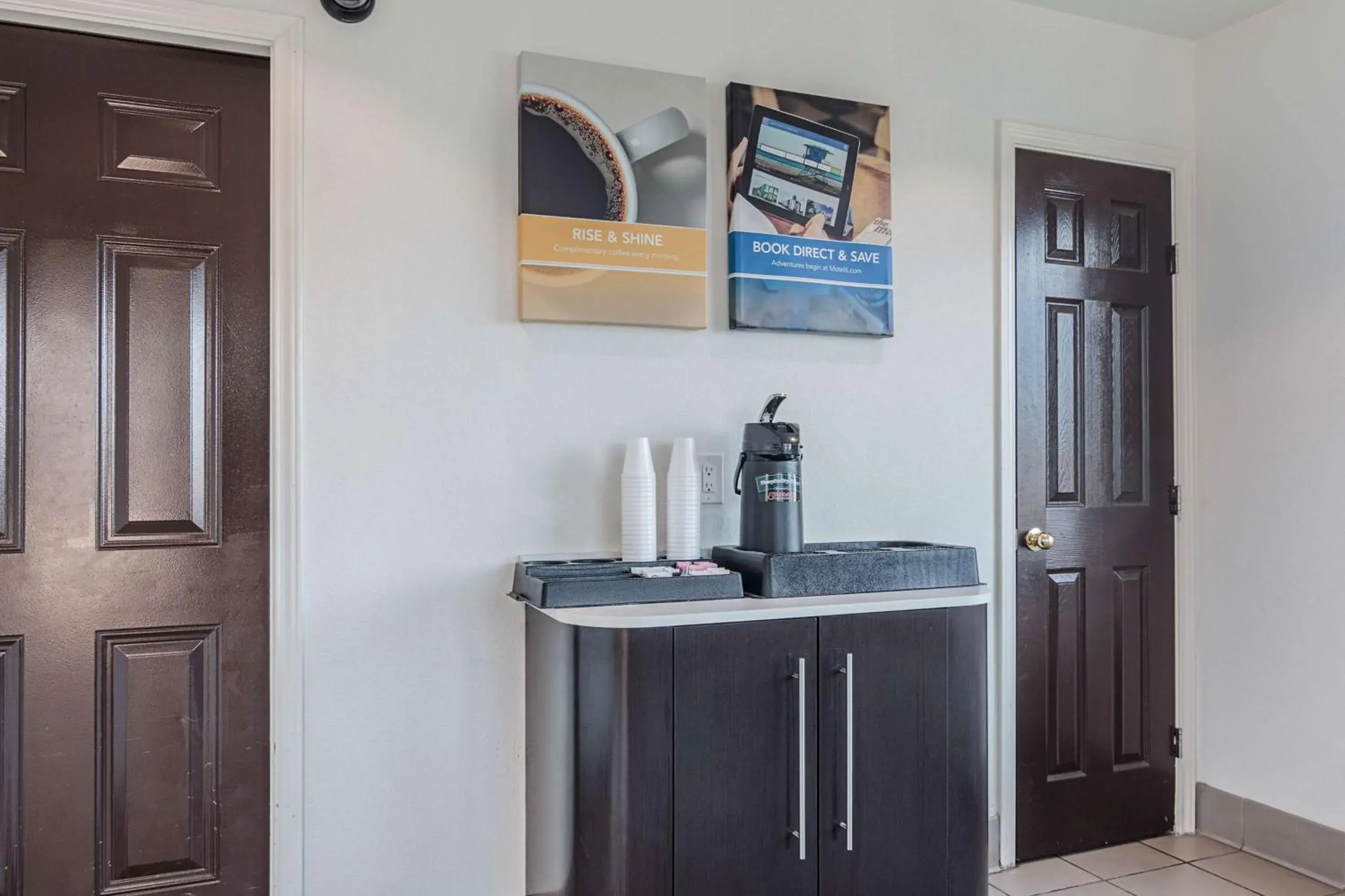 Lobby or reception in Motel 6-Texarkana, AR Lobby or reception in Motel 6-Texarkana, AR