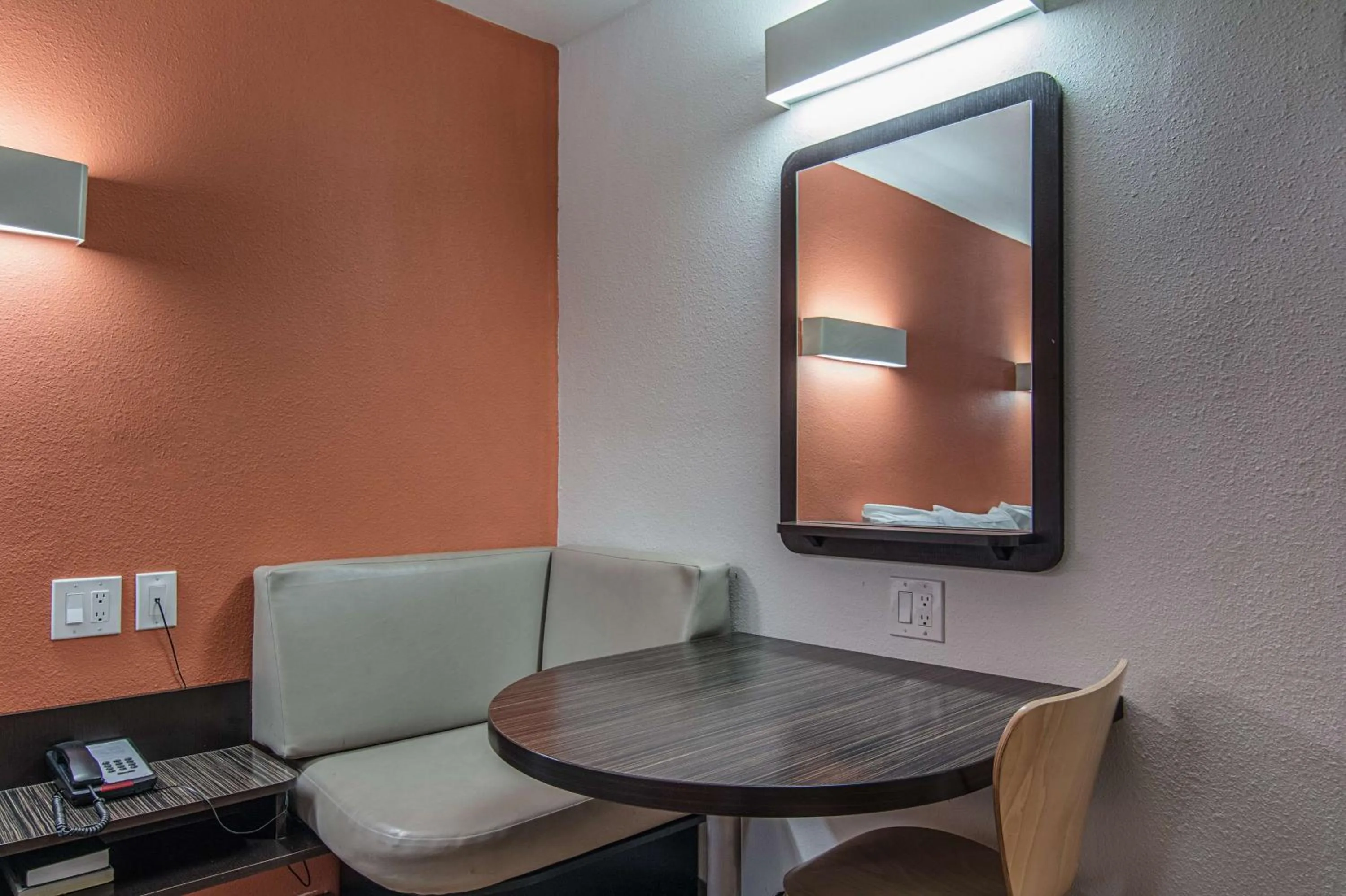 Photo of the whole room in Motel 6-Texarkana, AR