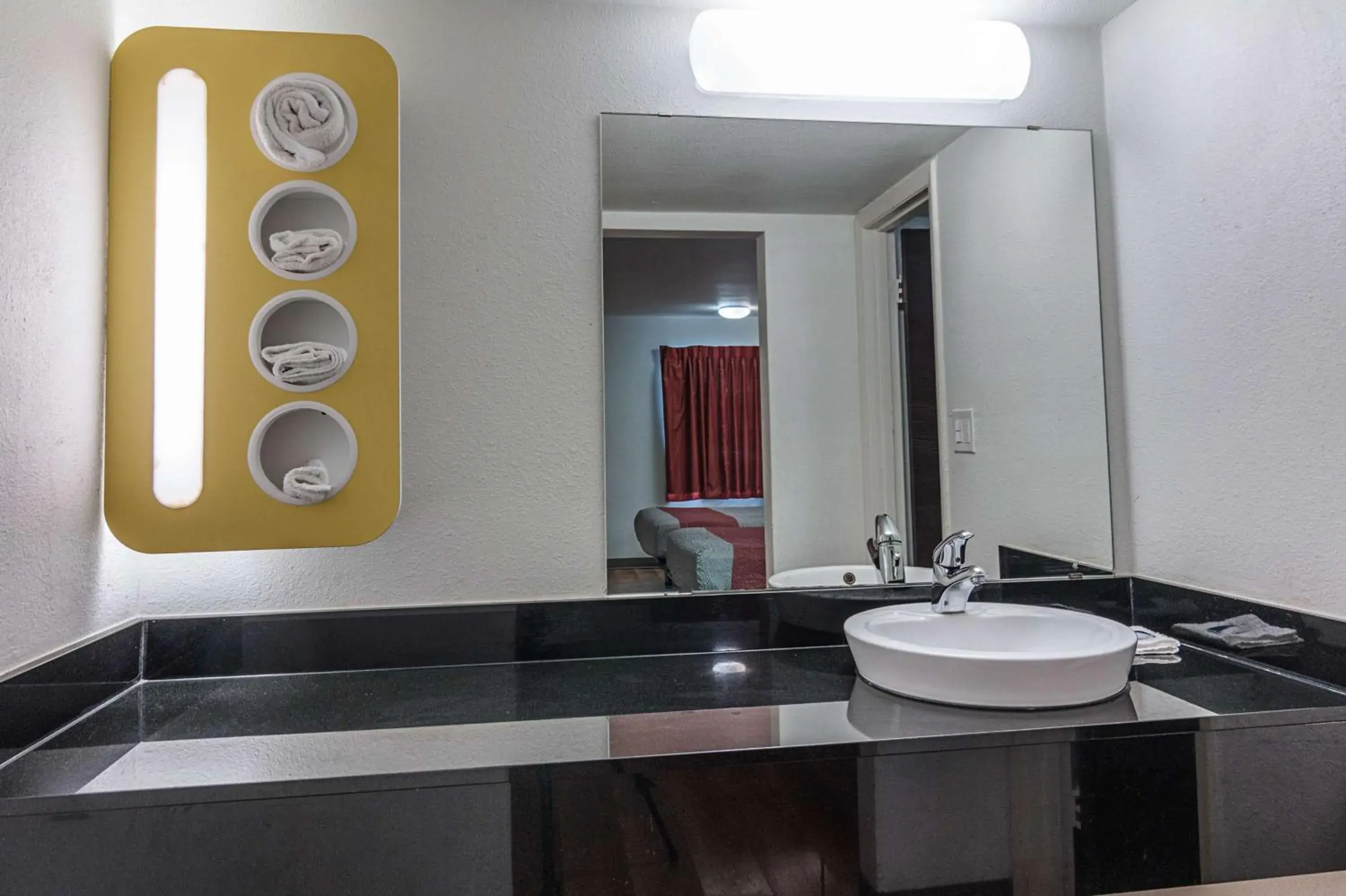 Quadruple Room - Disability Access - Non-Smoking in Motel 6-Texarkana, AR Quadruple Room - Disability Access - Non-Smoking in Motel 6-Texarkana, AR