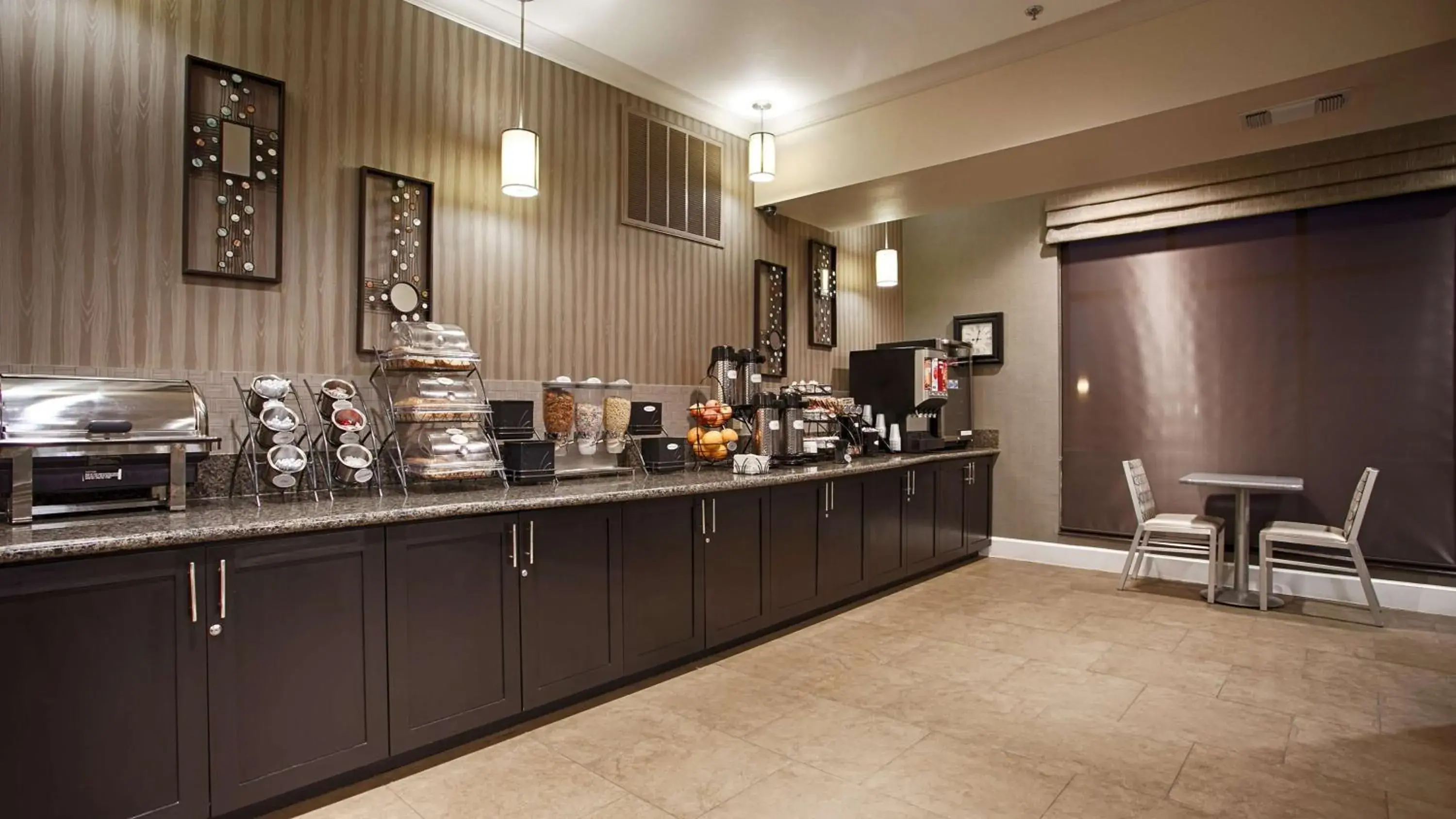 Breakfast in Best Western Plus Texarkana Inn and Suites Breakfast in Best Western Plus Texarkana Inn and Suites