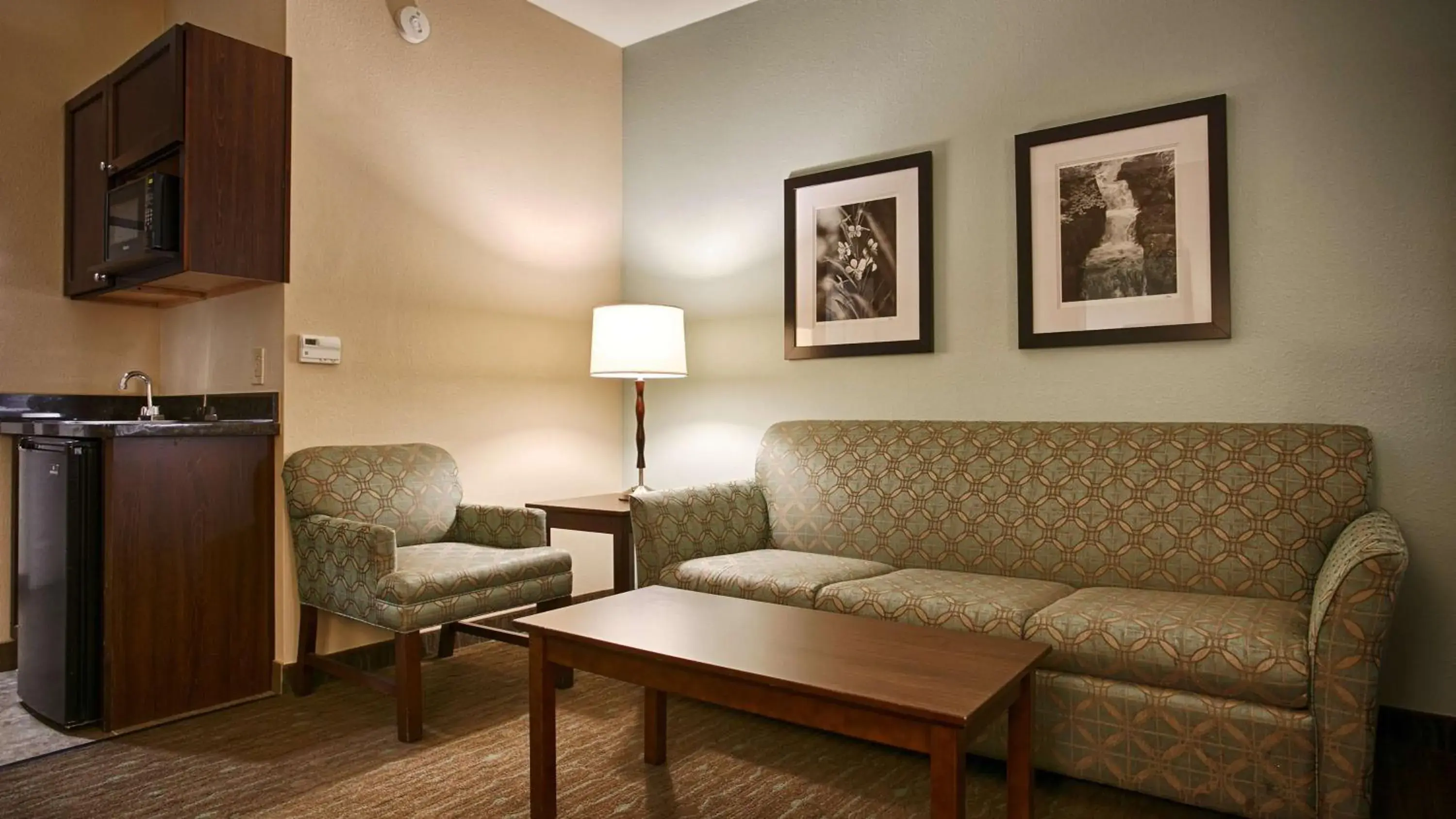 Queen Suite - Disability Access/Non-Smoking in Best Western Plus Texarkana Inn and Suites Queen Suite - Disability Access/Non-Smoking in Best Western Plus Texarkana Inn and Suites