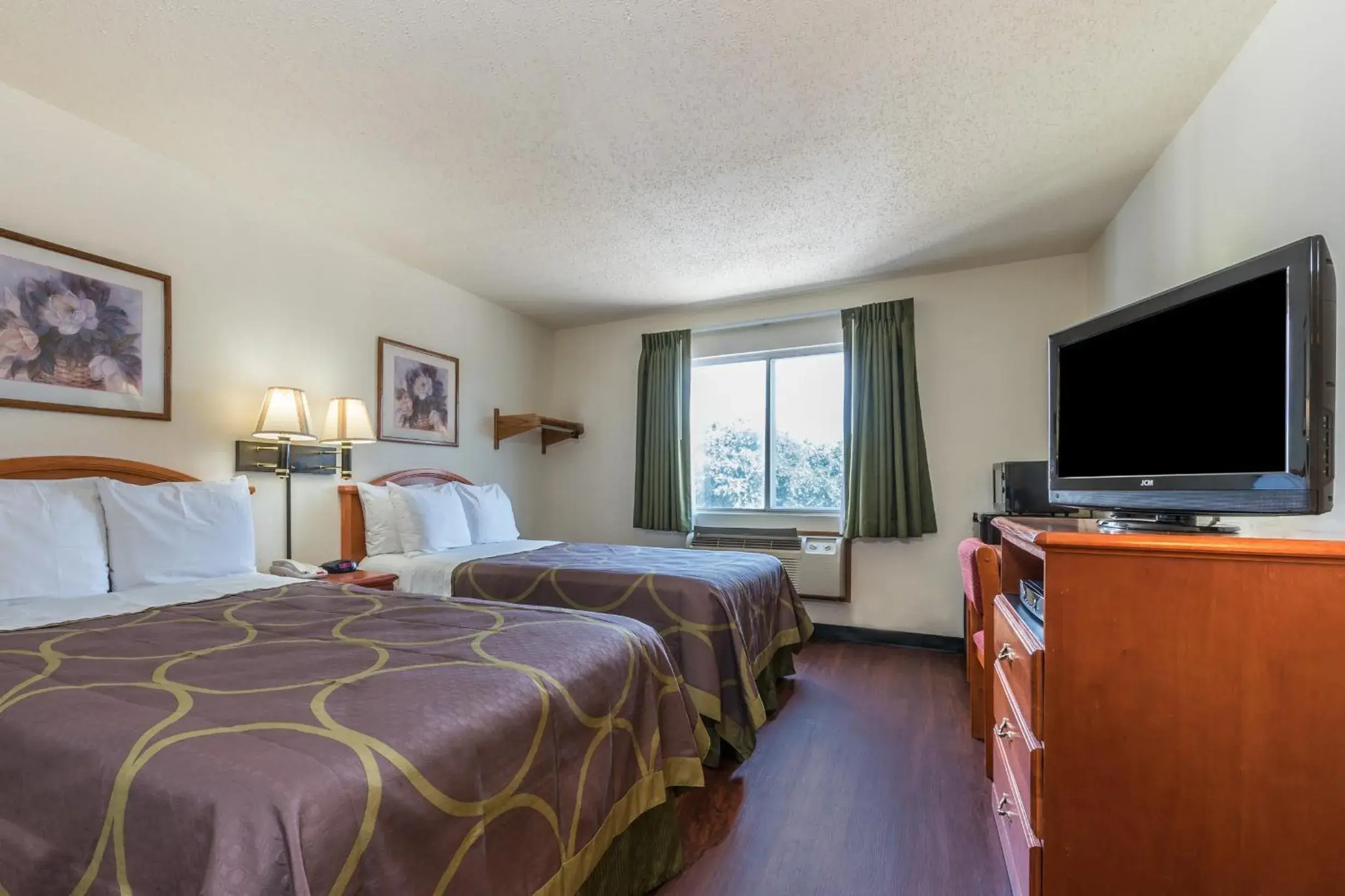 Bed in Super 8 by Wyndham Denton Bed in Super 8 by Wyndham Denton