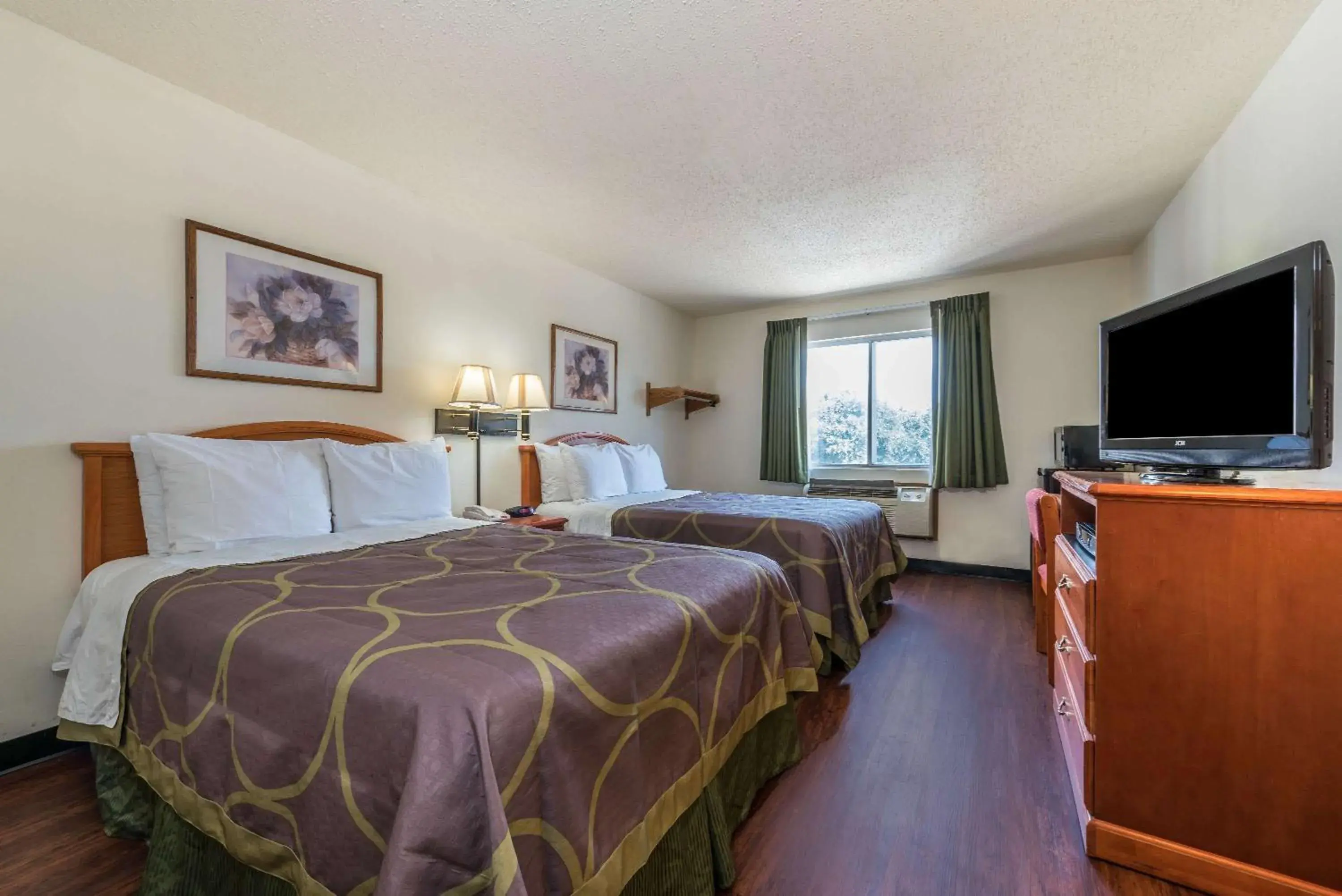 On site, Bed in Super 8 by Wyndham Denton On site, Bed in Super 8 by Wyndham Denton