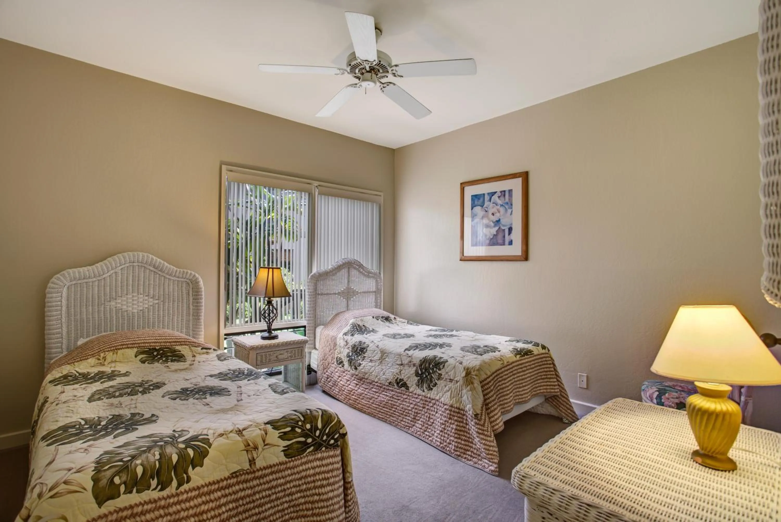 Bedroom, Bed in Castle Kanaloa at Kona