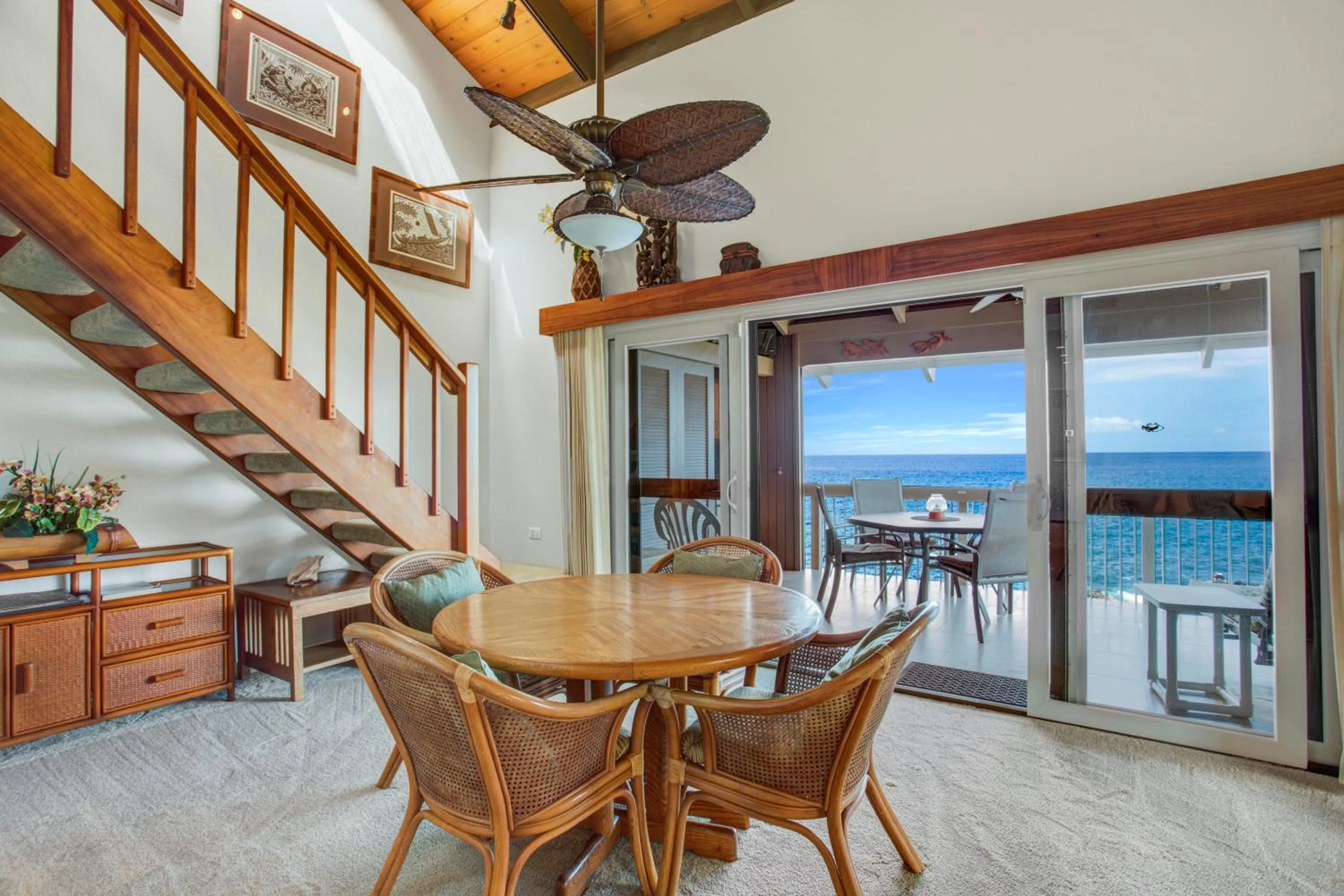 Dining area in Castle Kanaloa at Kona
