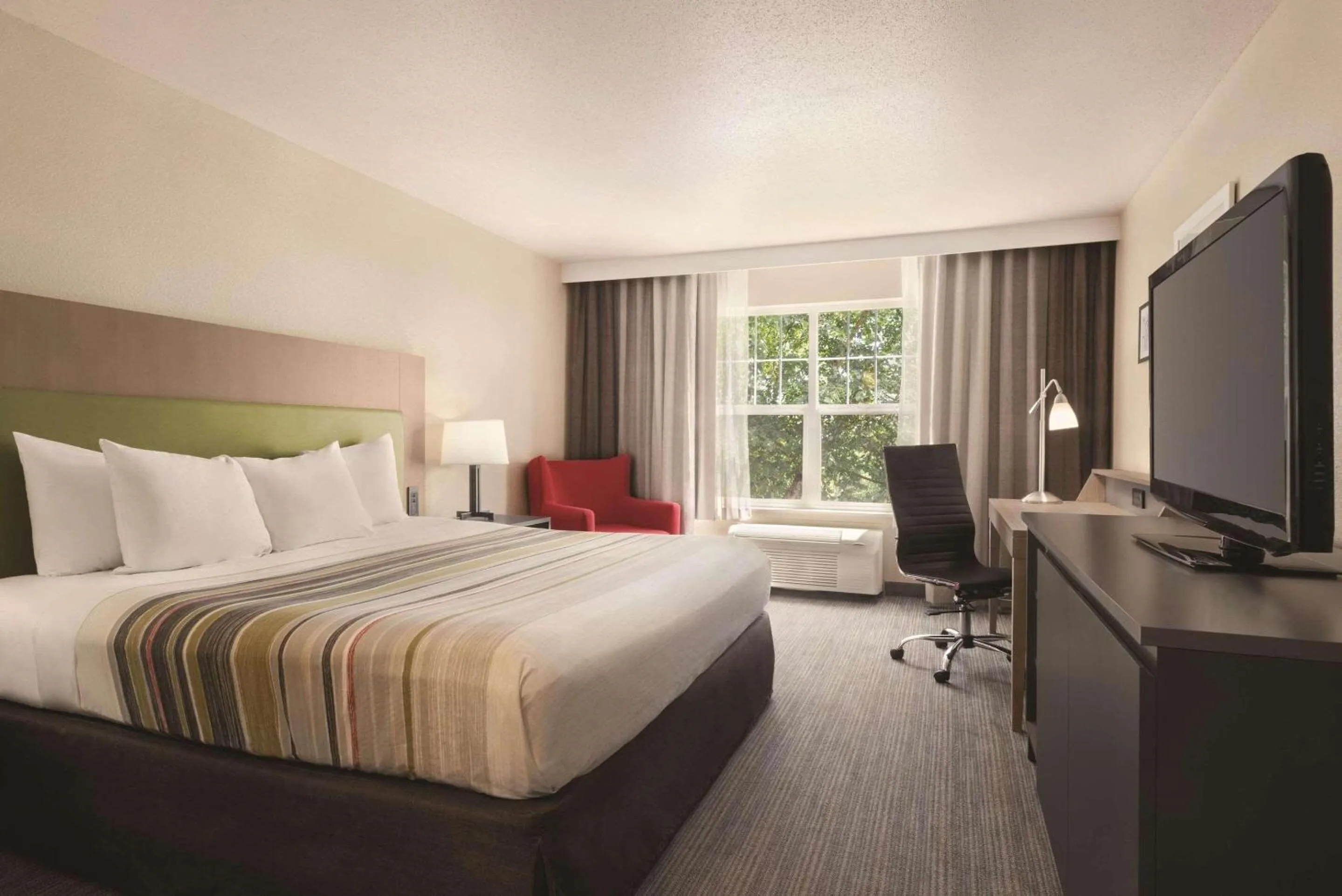 Bedroom, Bed in Country Inn & Suites by Radisson, Cottage Grove, MN