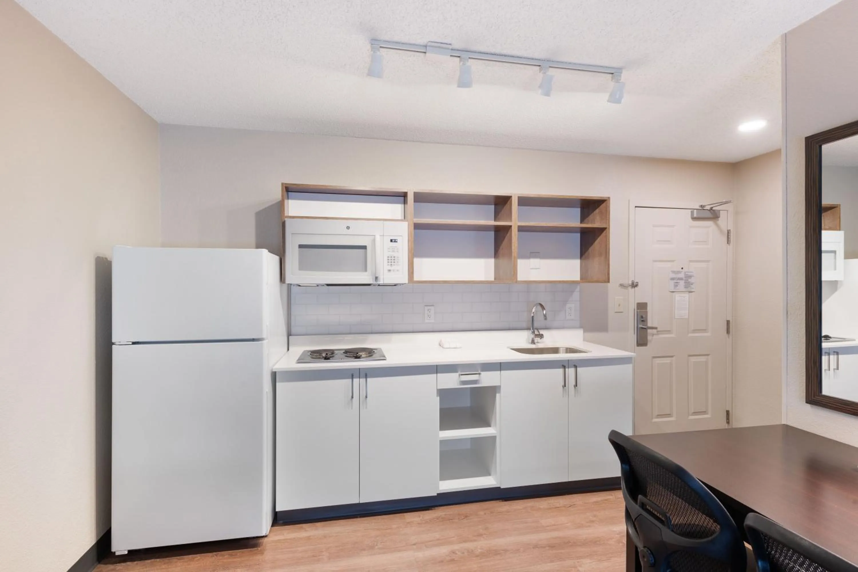 Kitchen or kitchenette in Extended Stay America Premier Suites - Charlotte - Pineville - Pineville Matthews Rd.
