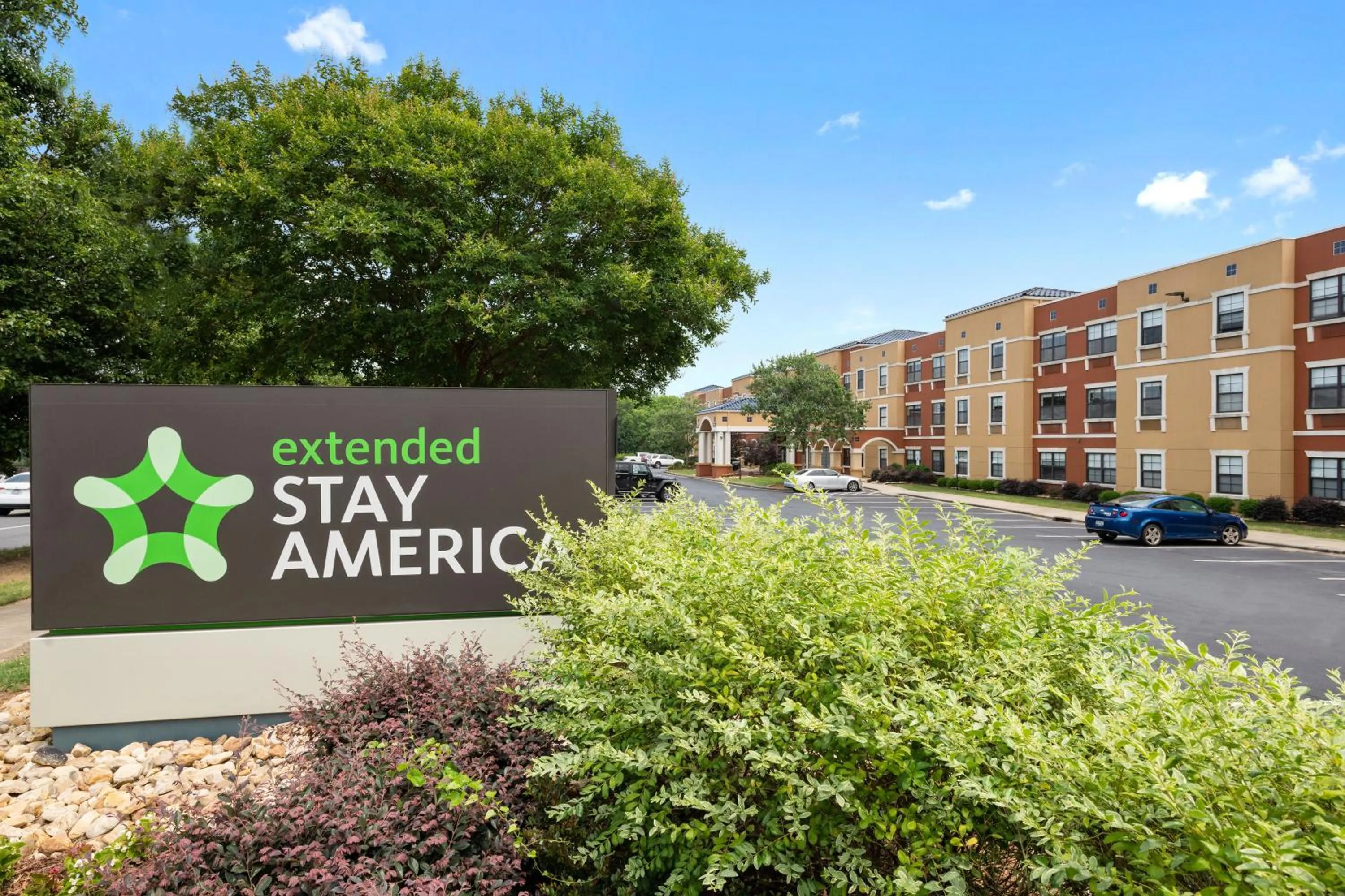 Property building in Extended Stay America Premier Suites - Charlotte - Pineville - Pineville Matthews Rd.