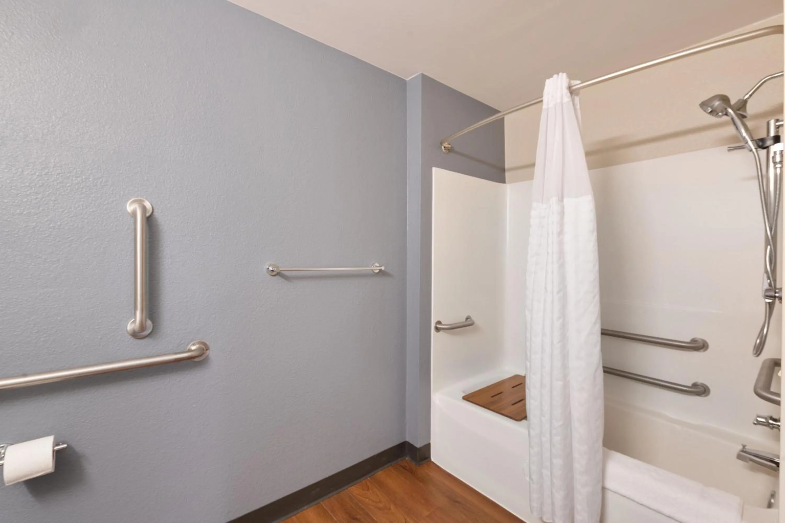 Bathroom in Extended Stay America Premier Suites - Charlotte - Pineville - Pineville Matthews Rd.