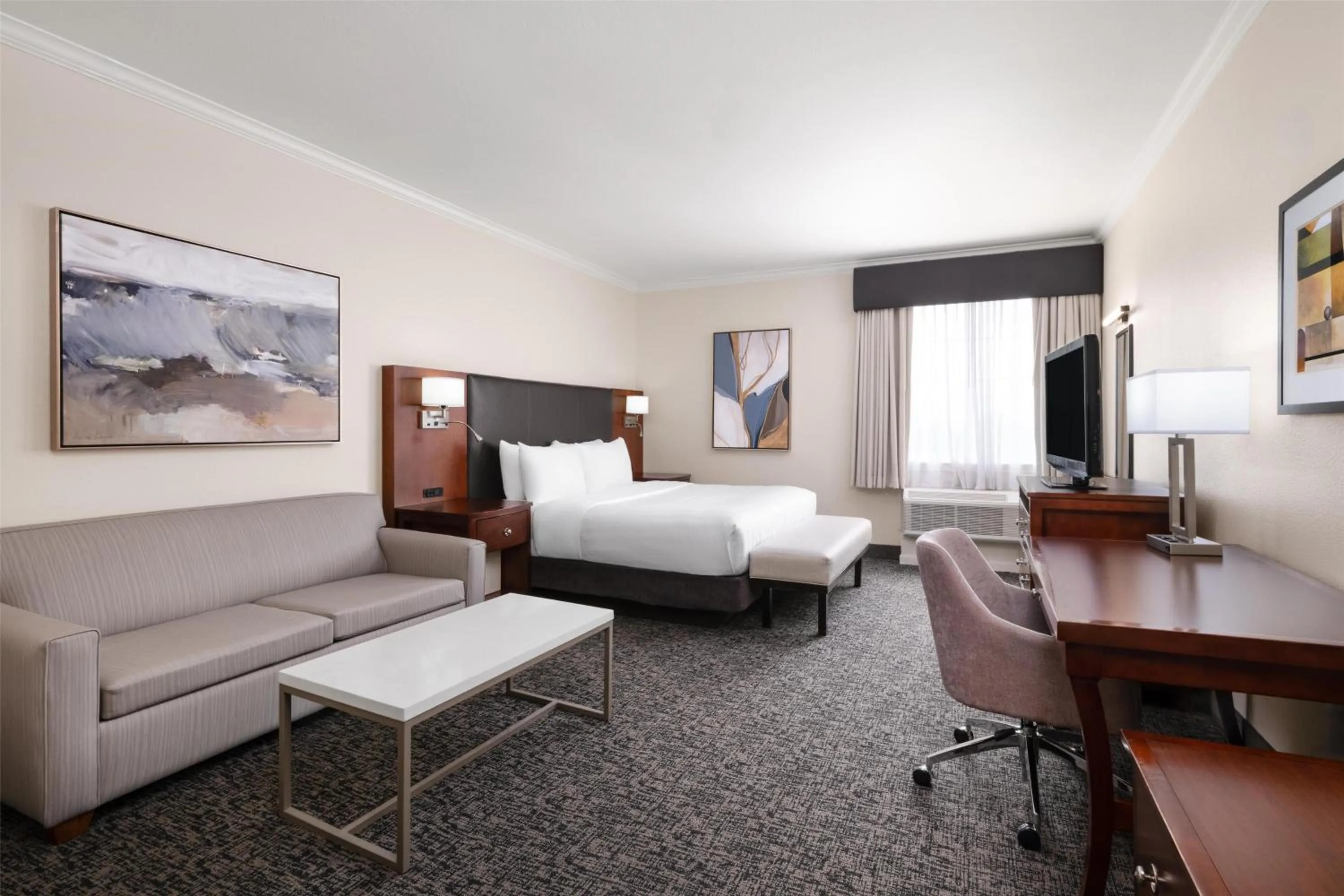 Photo of the whole room, Bed in Best Western Plus Downtown Inn & Suites