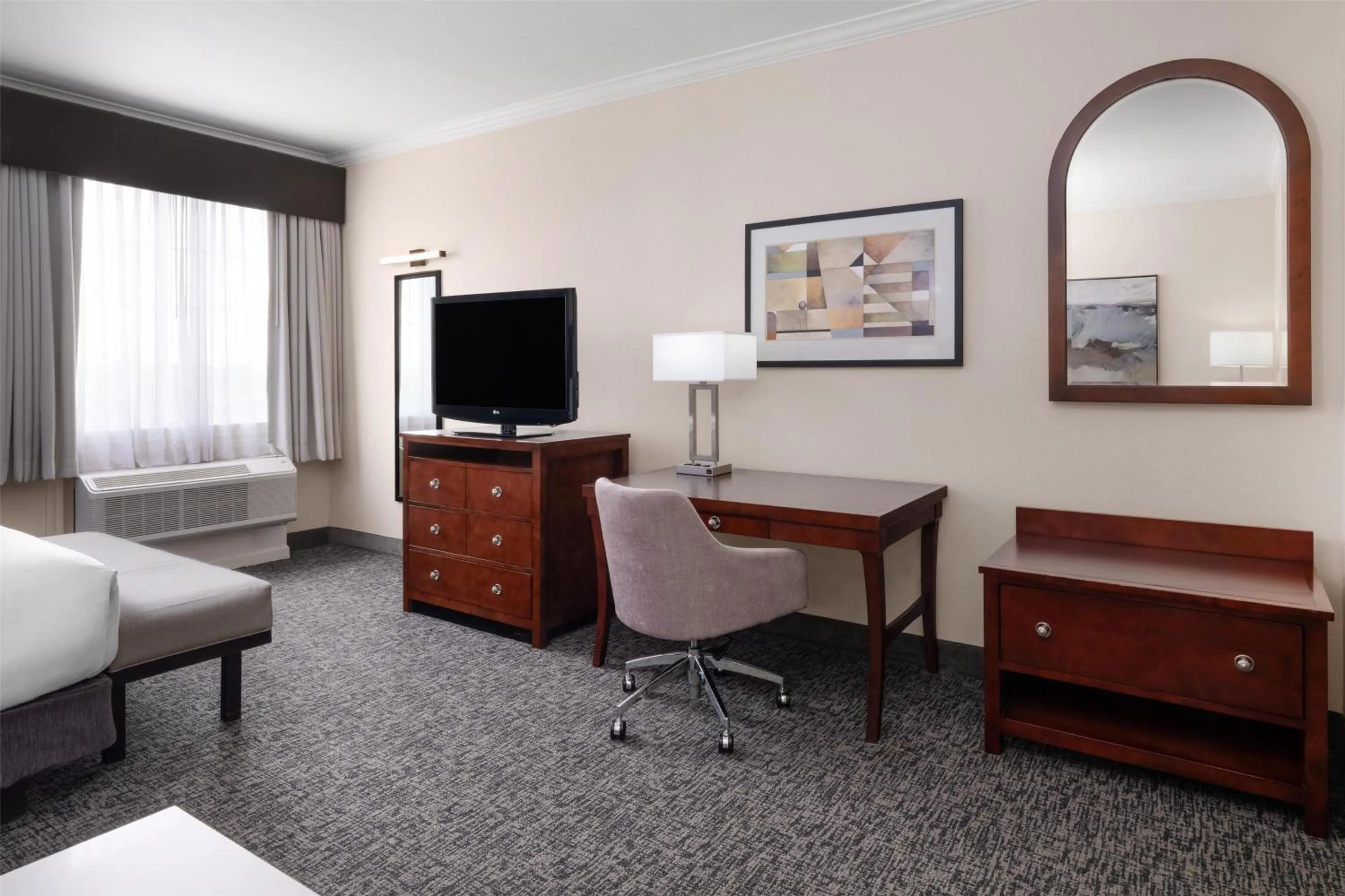 Photo of the whole room, Bed in Best Western Plus Downtown Inn & Suites