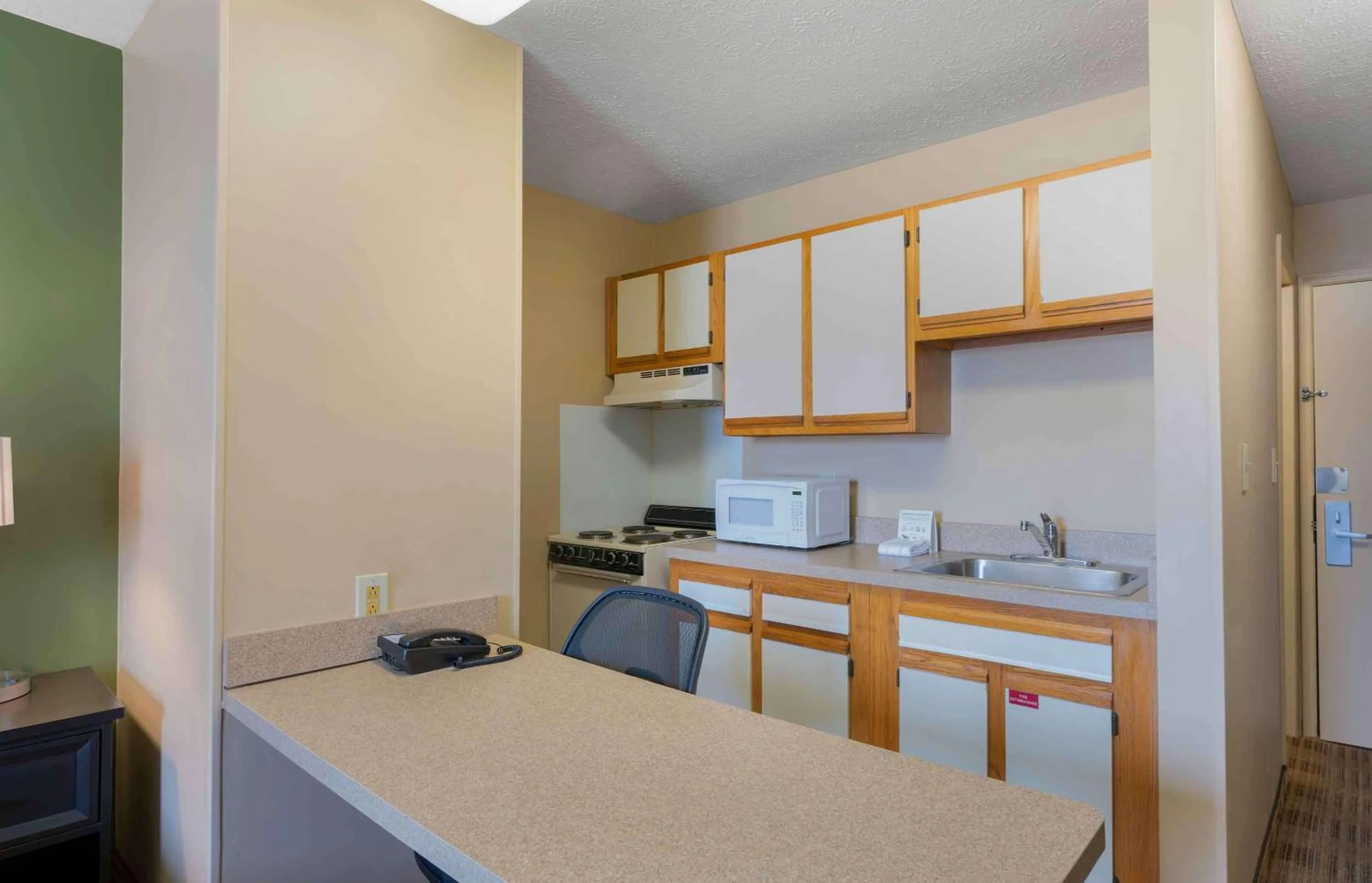 Kitchen or kitchenette in Suburban Studios Louisville East