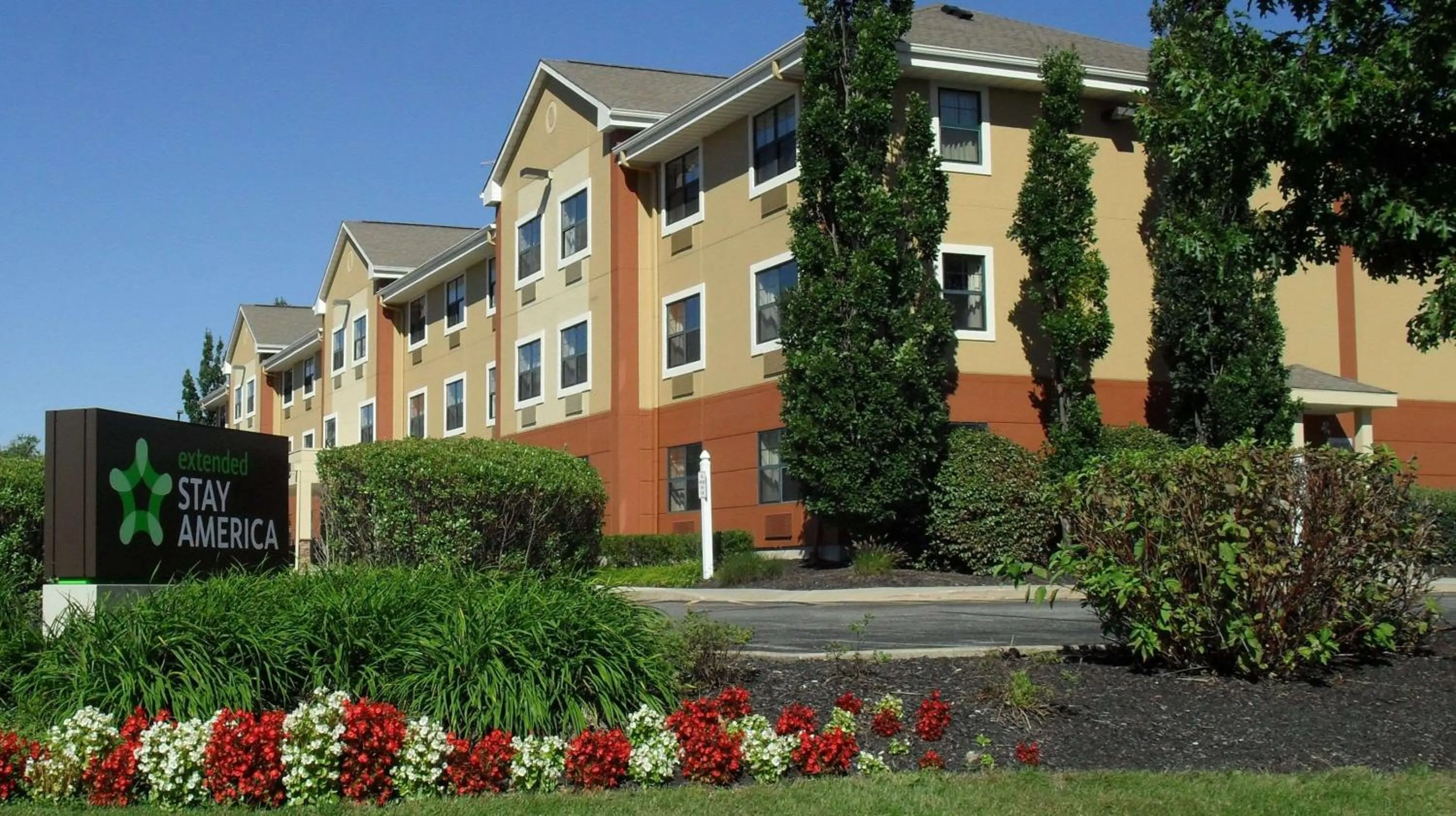 Property building in Extended Stay America Suites - Philadelphia - Mt Laurel - Crawford Place
