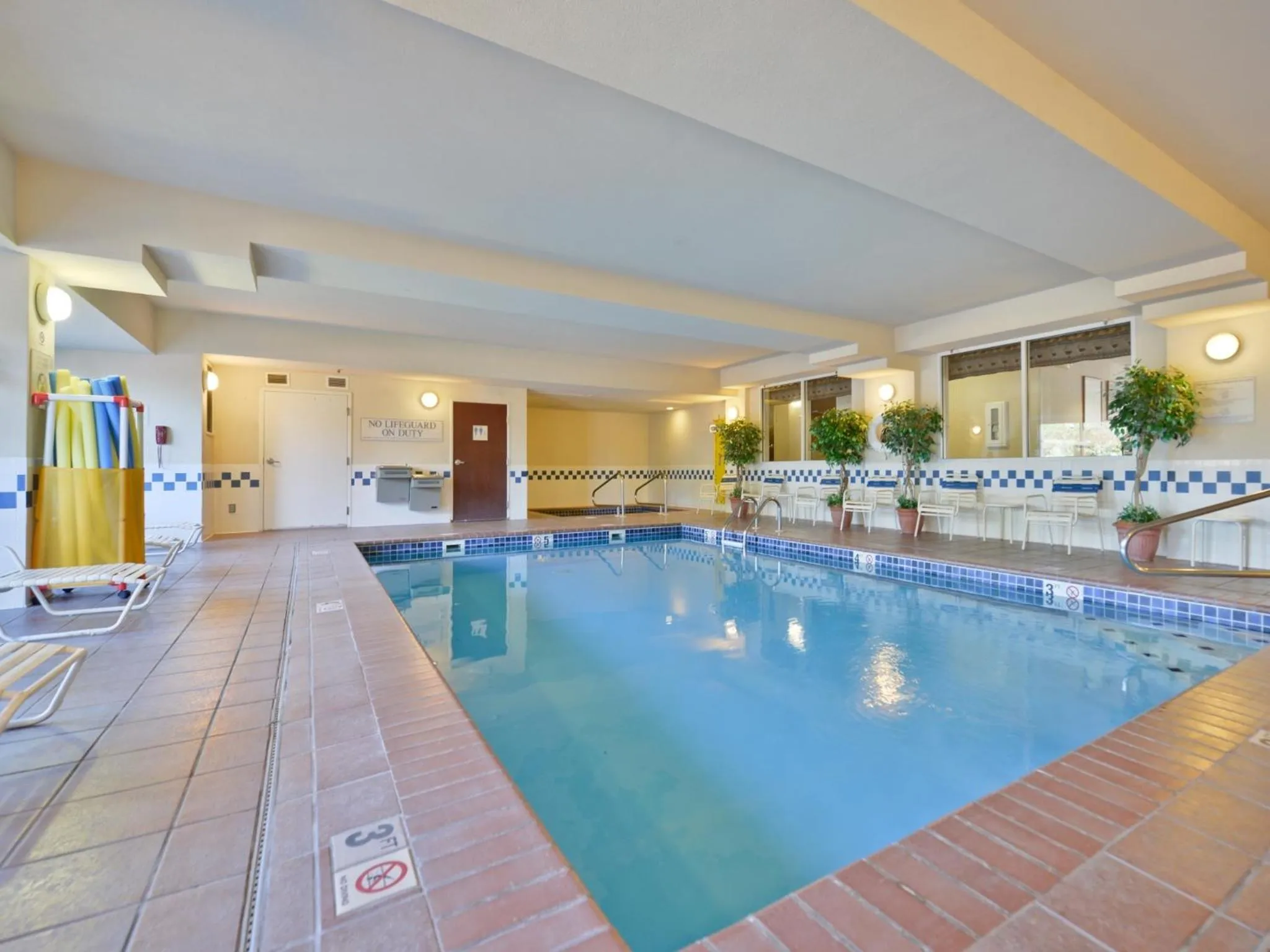 Swimming pool in Clubhouse Inn