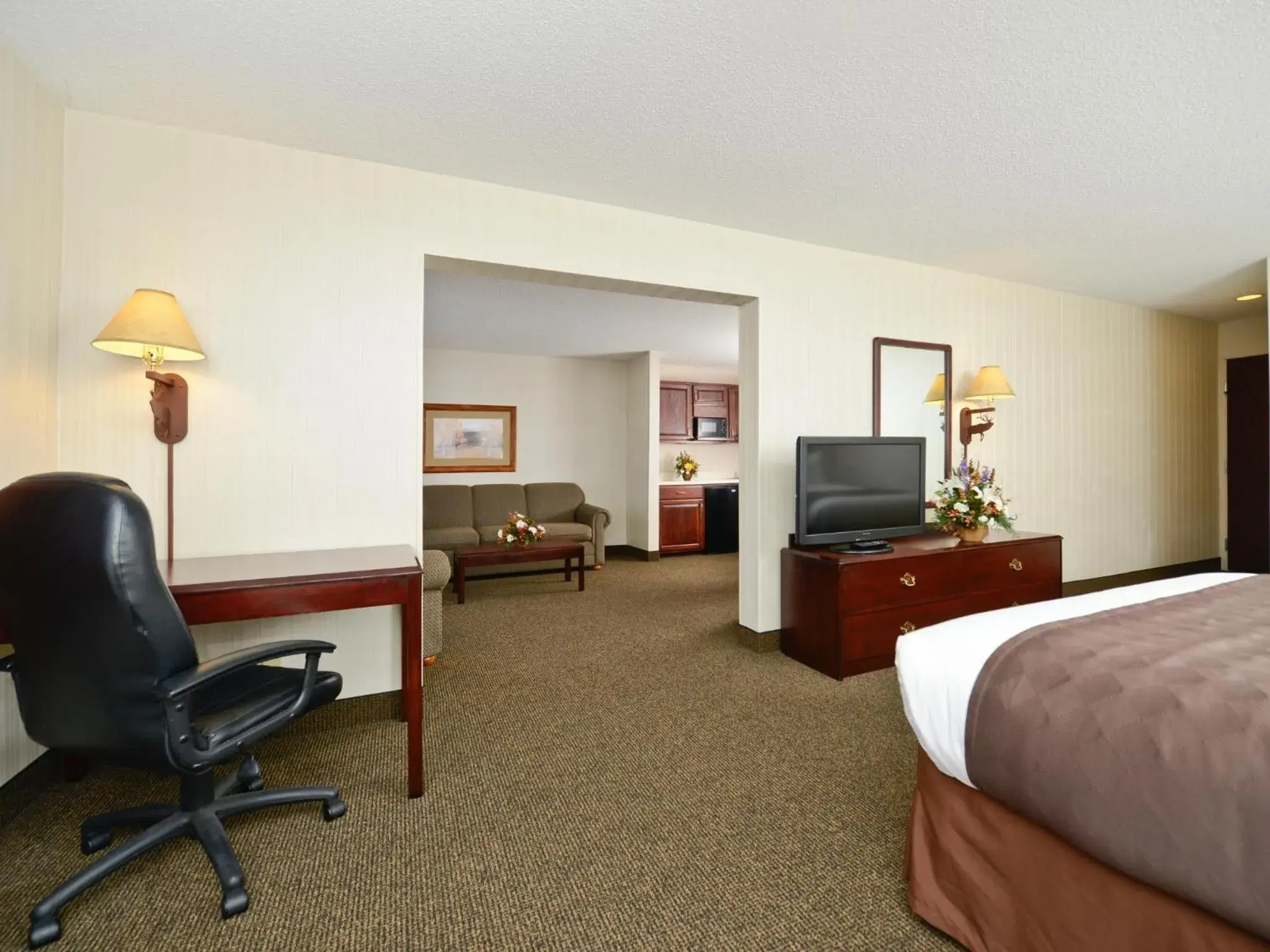 Family Room in Clubhouse Inn Family Room in Clubhouse Inn