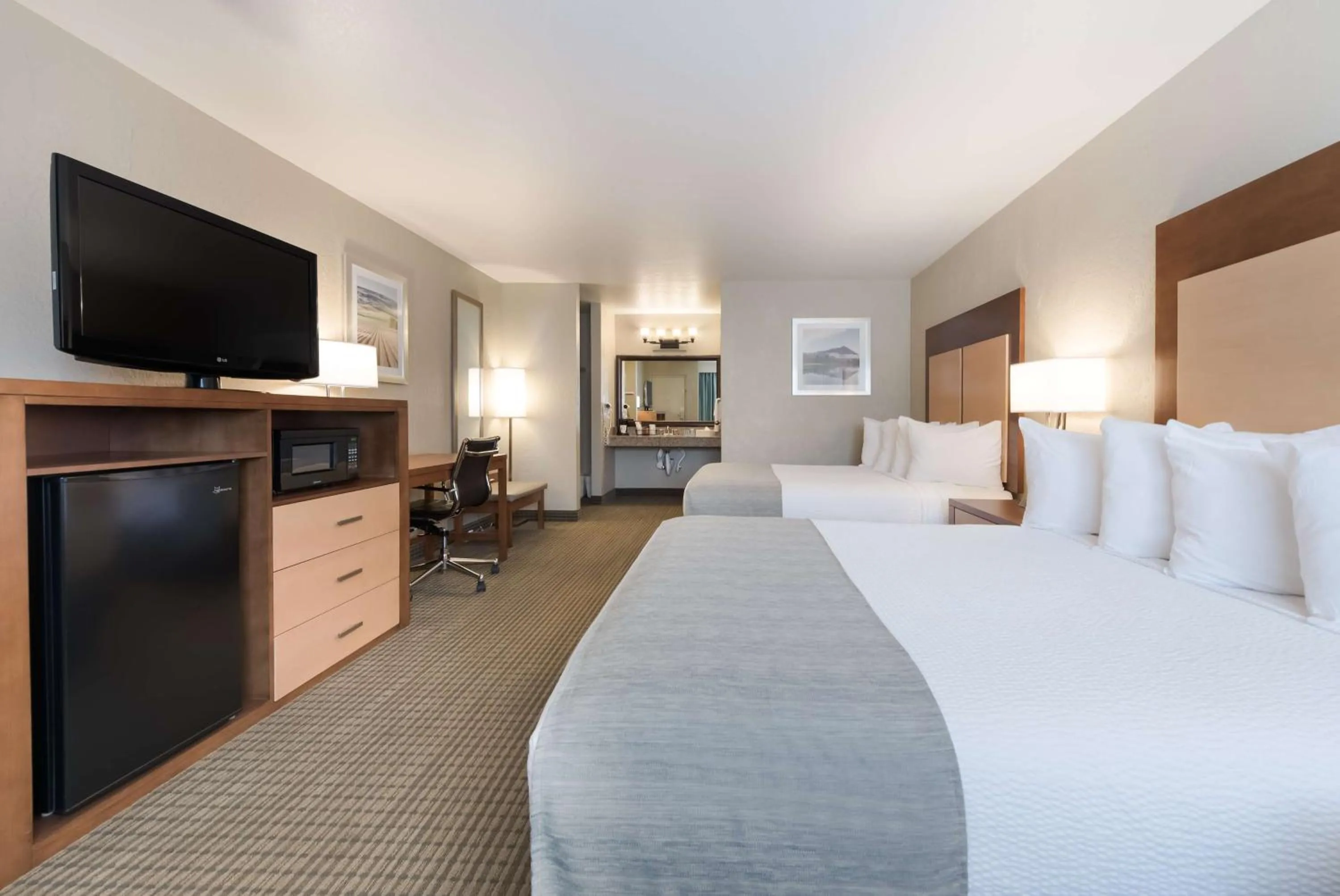 Bedroom, Bed in Best Western Foothills Inn