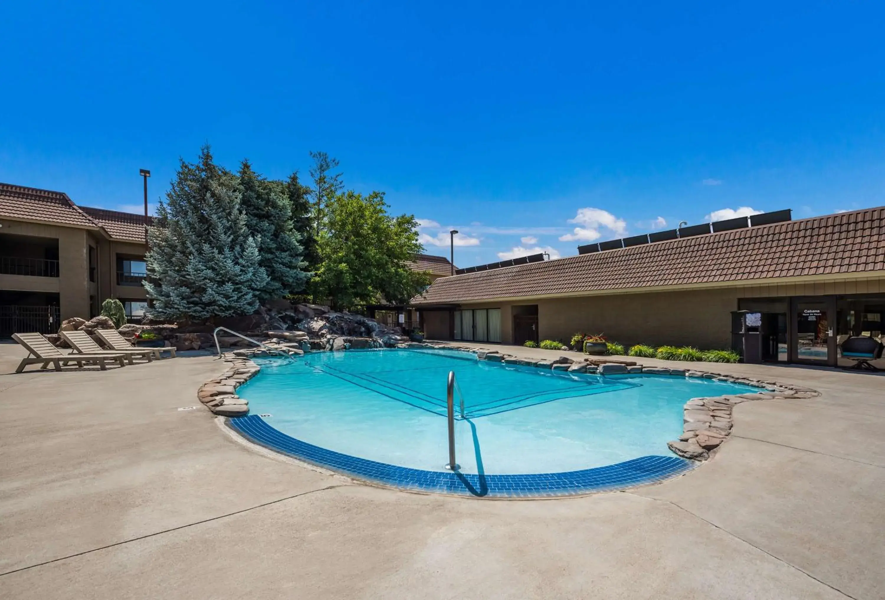 Pool view in Best Western Foothills Inn Pool view in Best Western Foothills Inn