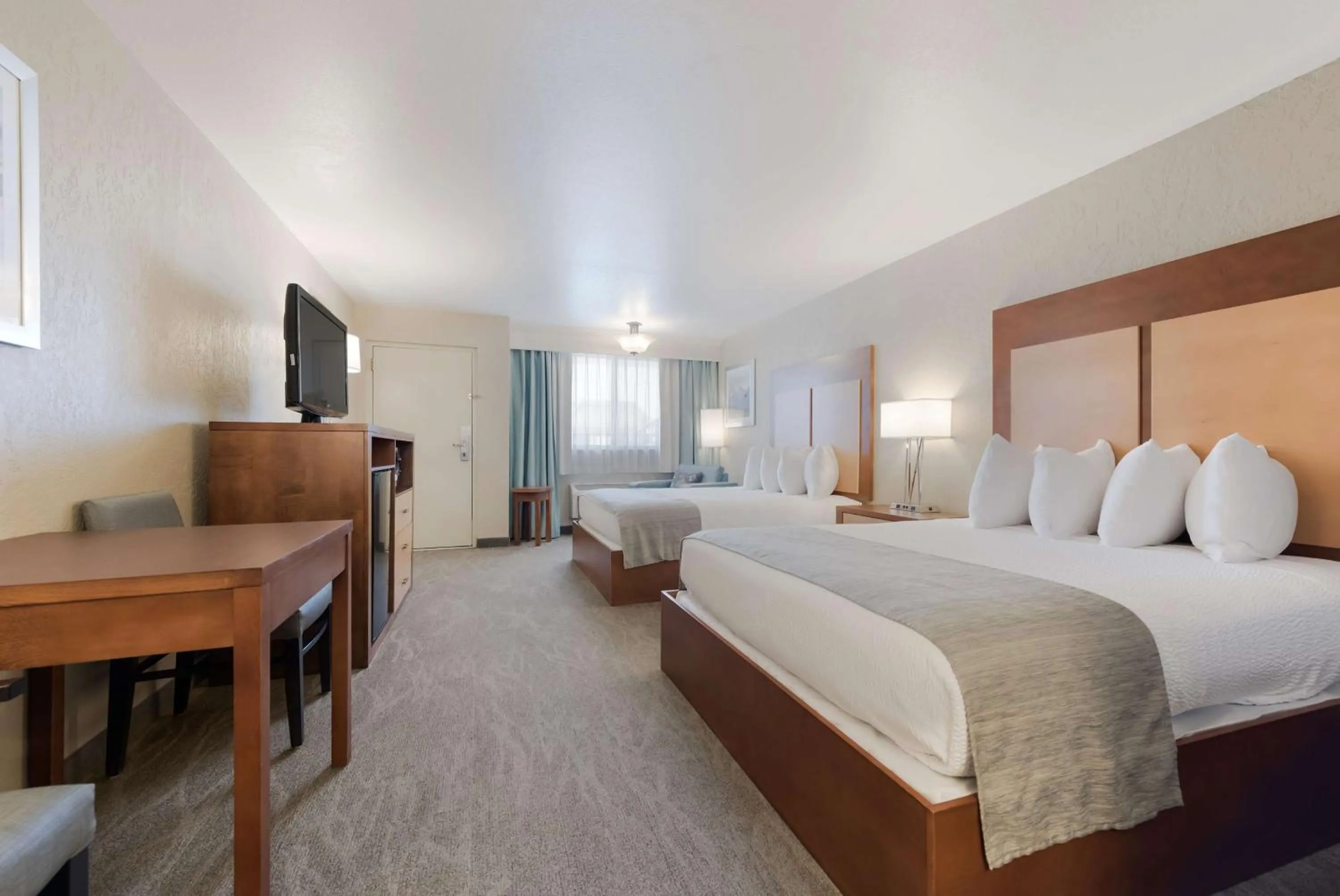 Bedroom, Bed in Best Western Foothills Inn