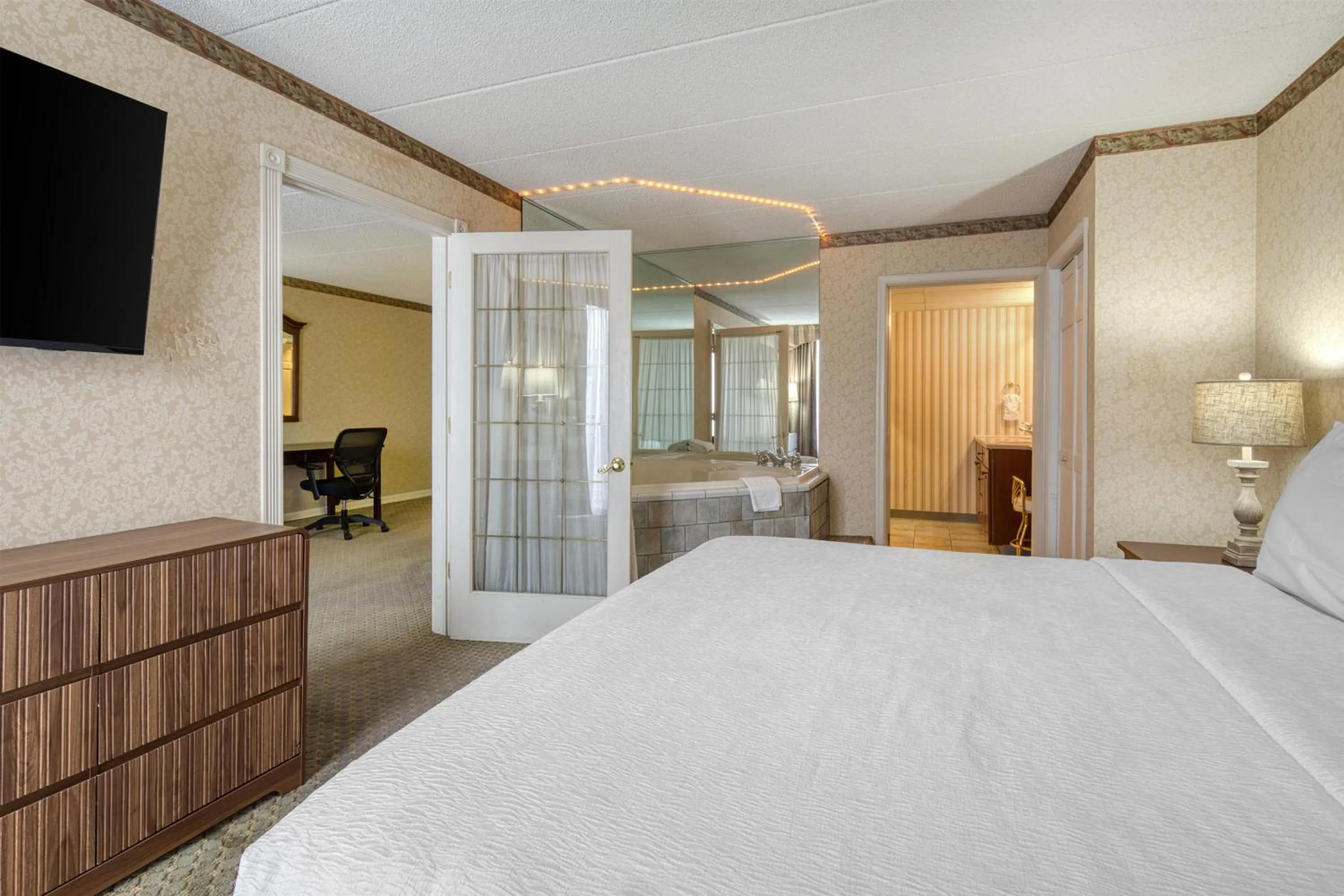 Bedroom, Bed in Best Western Plus Wilkes Barre Center City