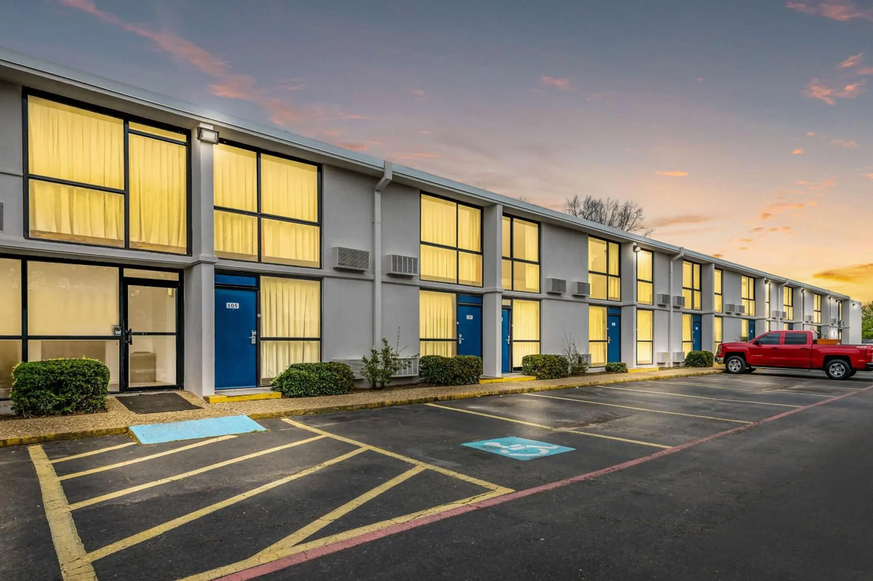 Property building in Motel 6-Henderson, TX Property building in Motel 6-Henderson, TX