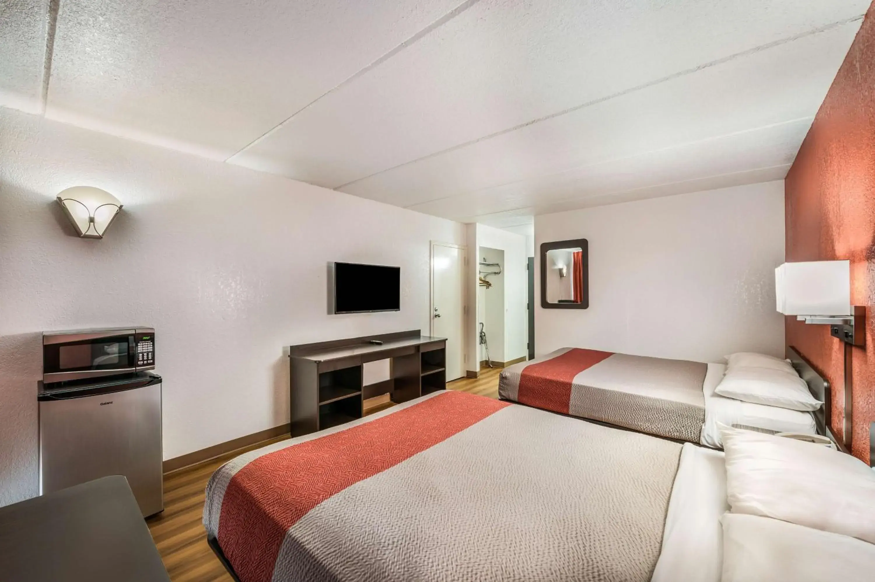 Photo of the whole room, Bed in Motel 6-Henderson, TX Photo of the whole room, Bed in Motel 6-Henderson, TX