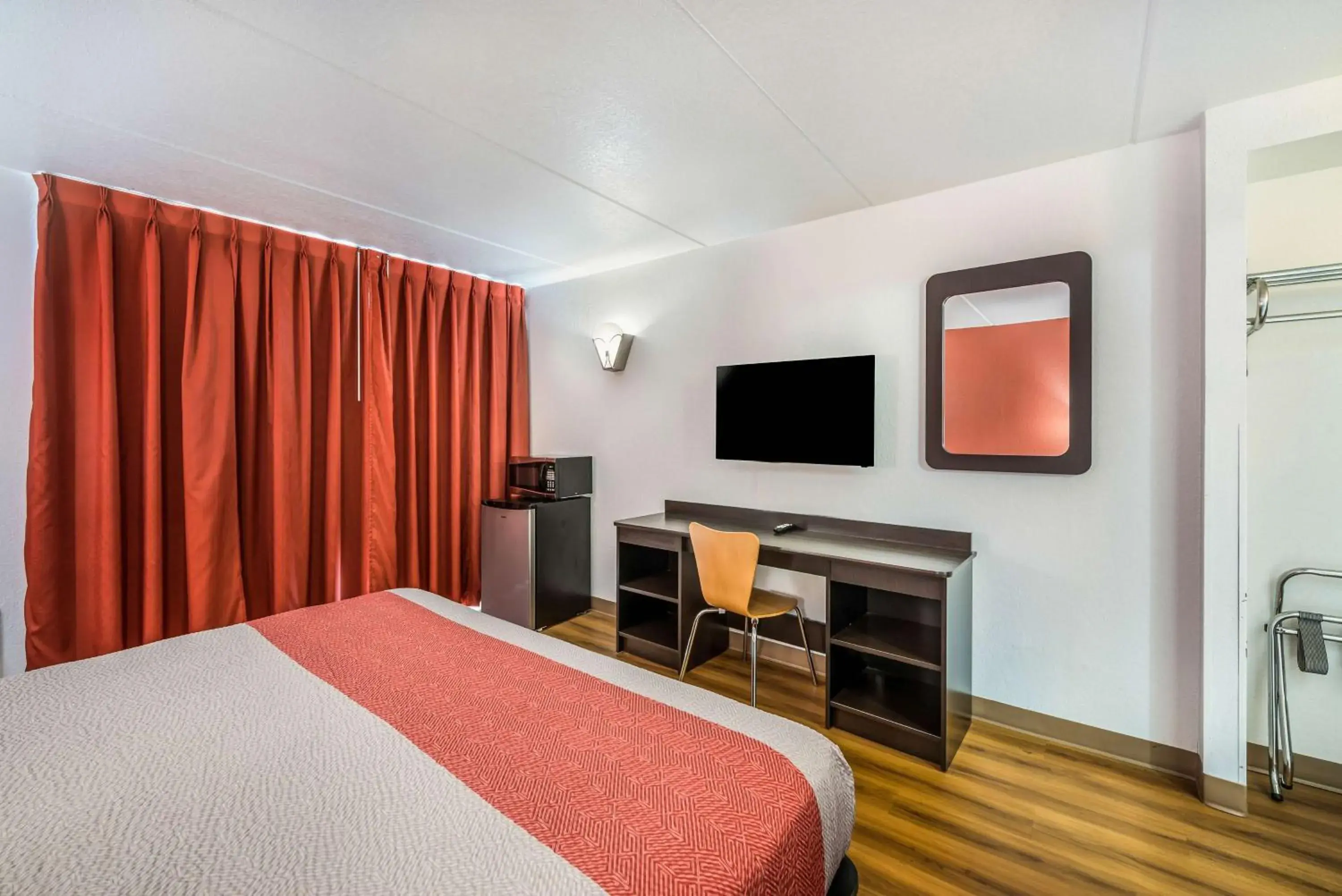 Photo of the whole room, Bed in Motel 6-Henderson, TX Photo of the whole room, Bed in Motel 6-Henderson, TX