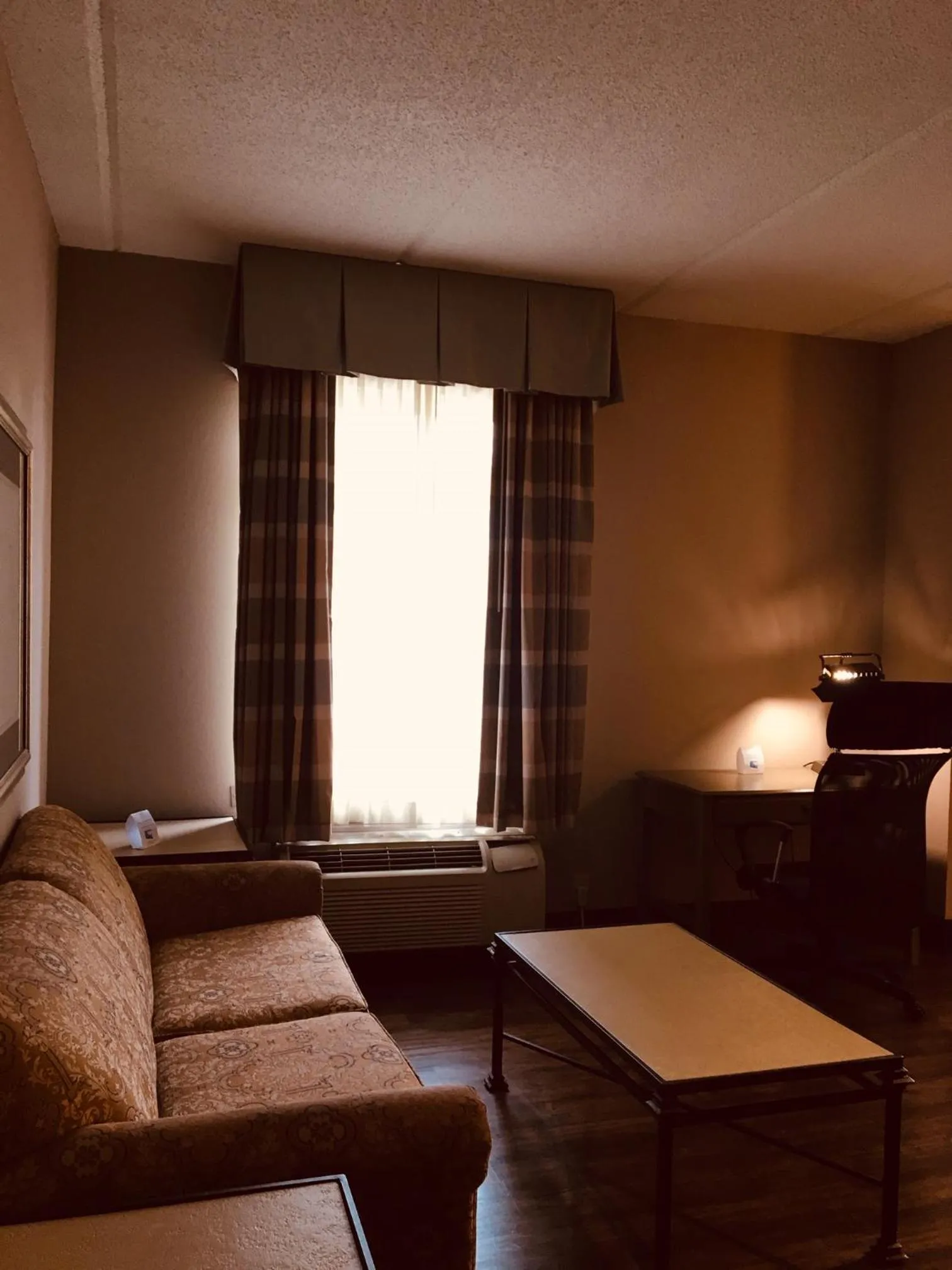 Living room in Hawthorn Extended Stay by Wyndham Conyers