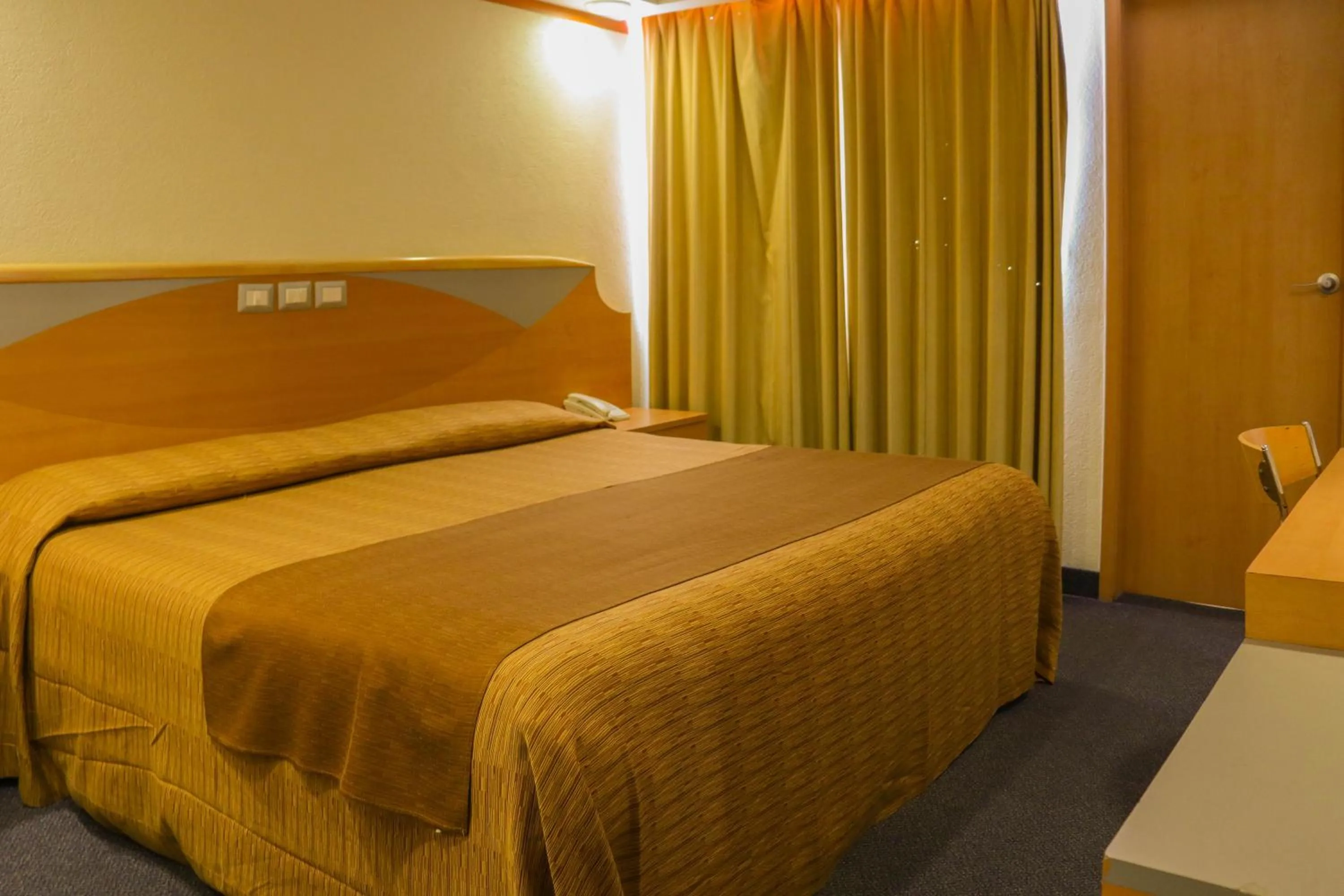 Bed in Hotel Milan CDMX