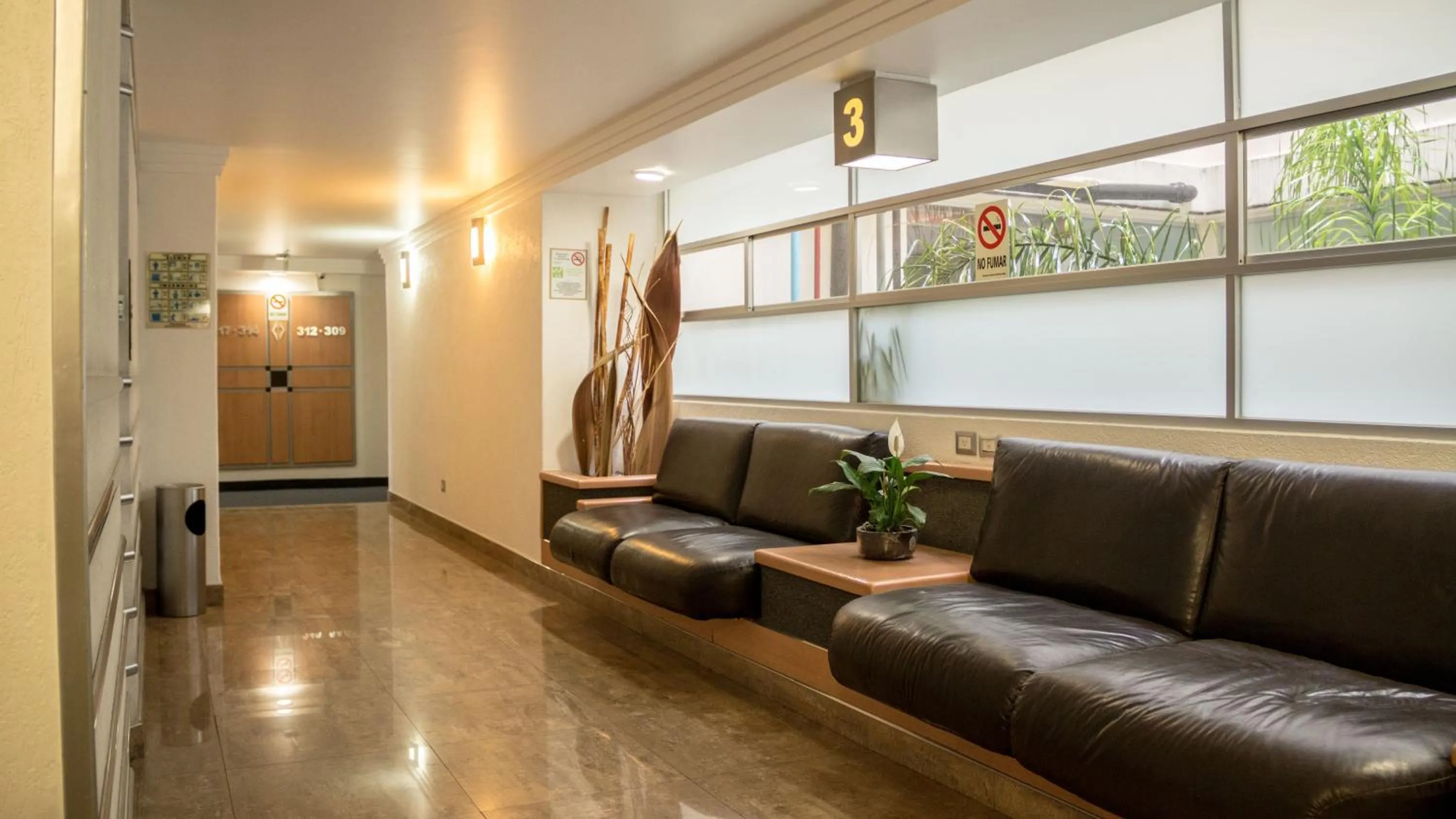 Seating area in Hotel Milan CDMX