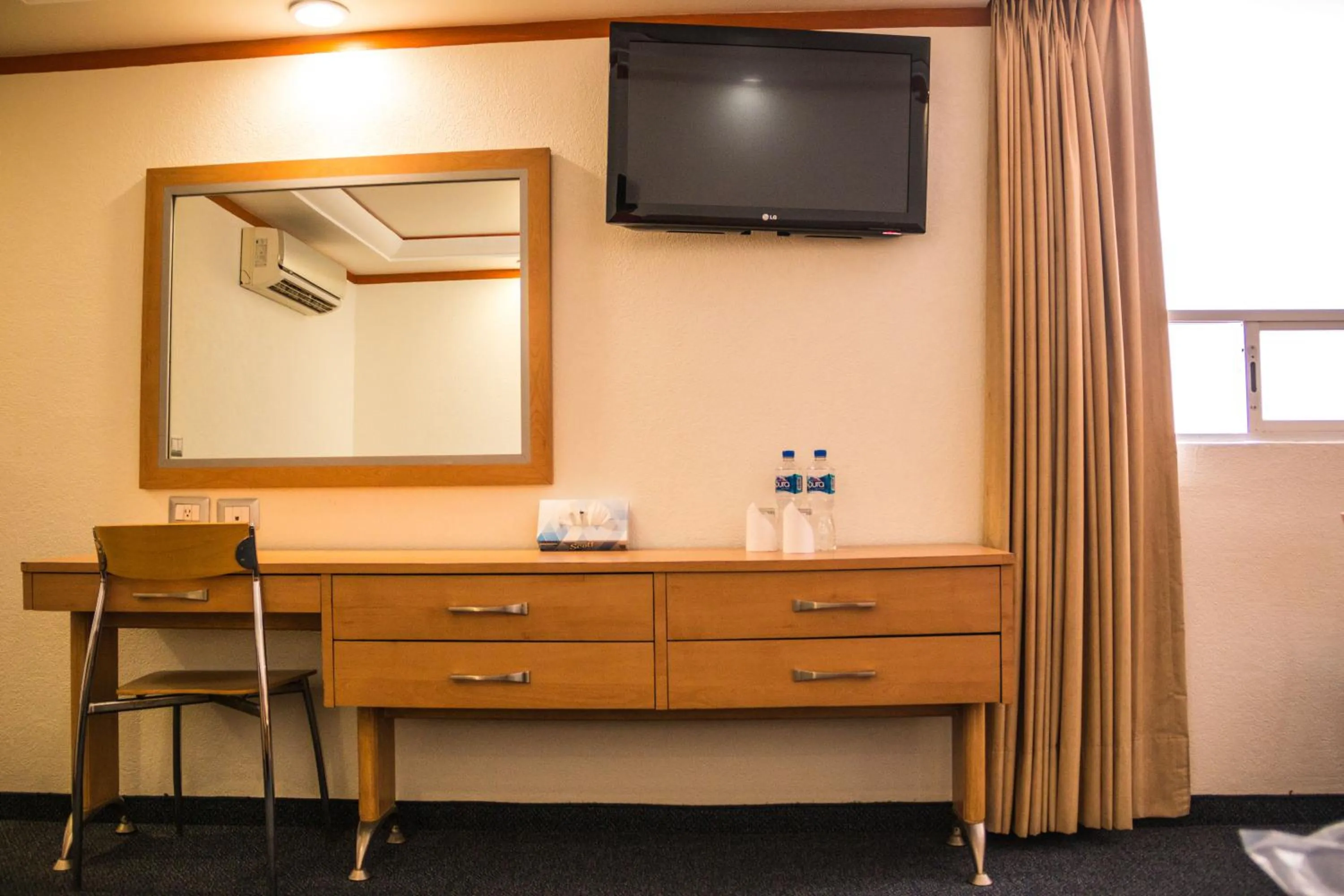 Bedroom in Hotel Milan CDMX