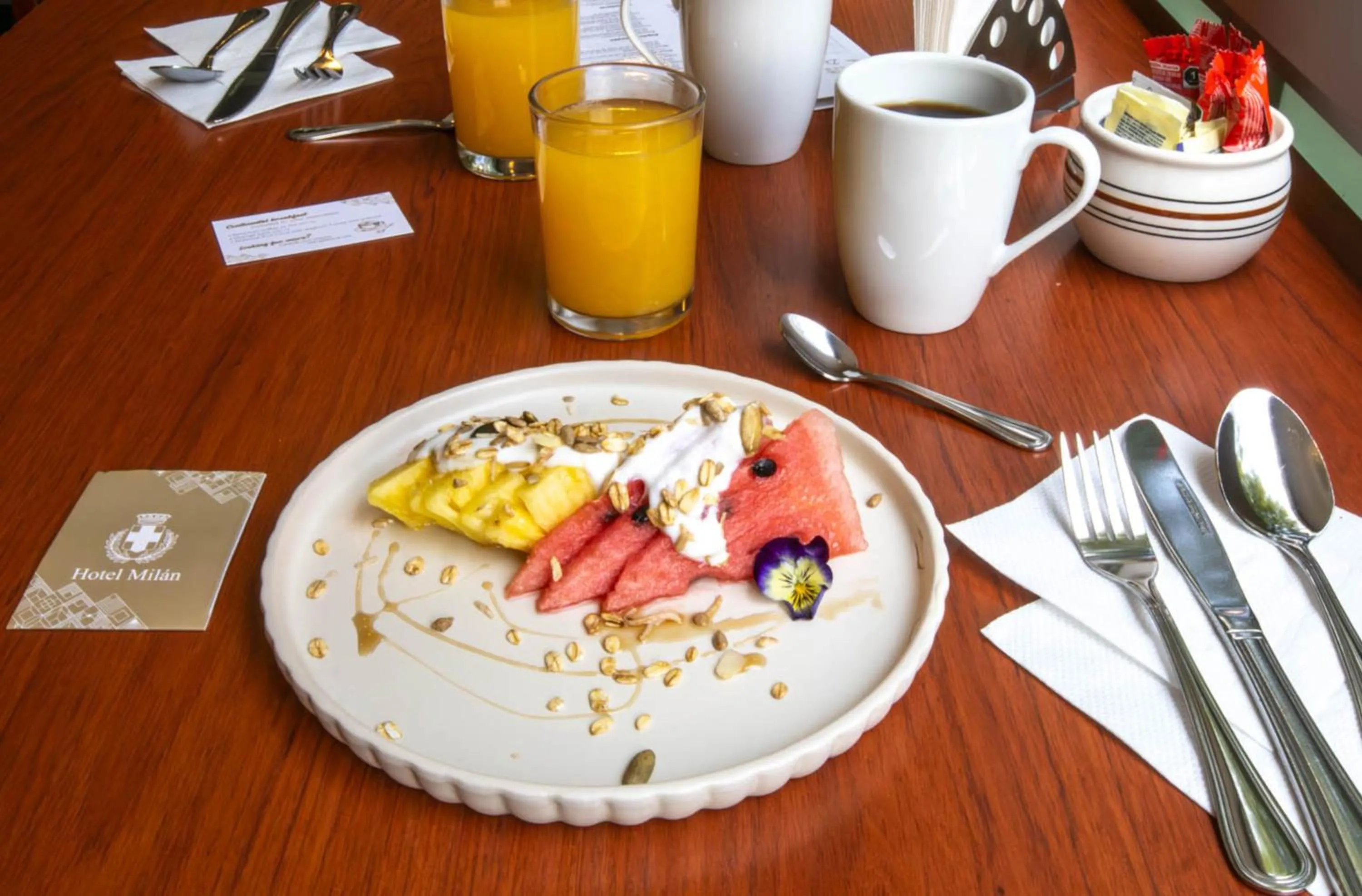 Continental breakfast in Hotel Milan CDMX