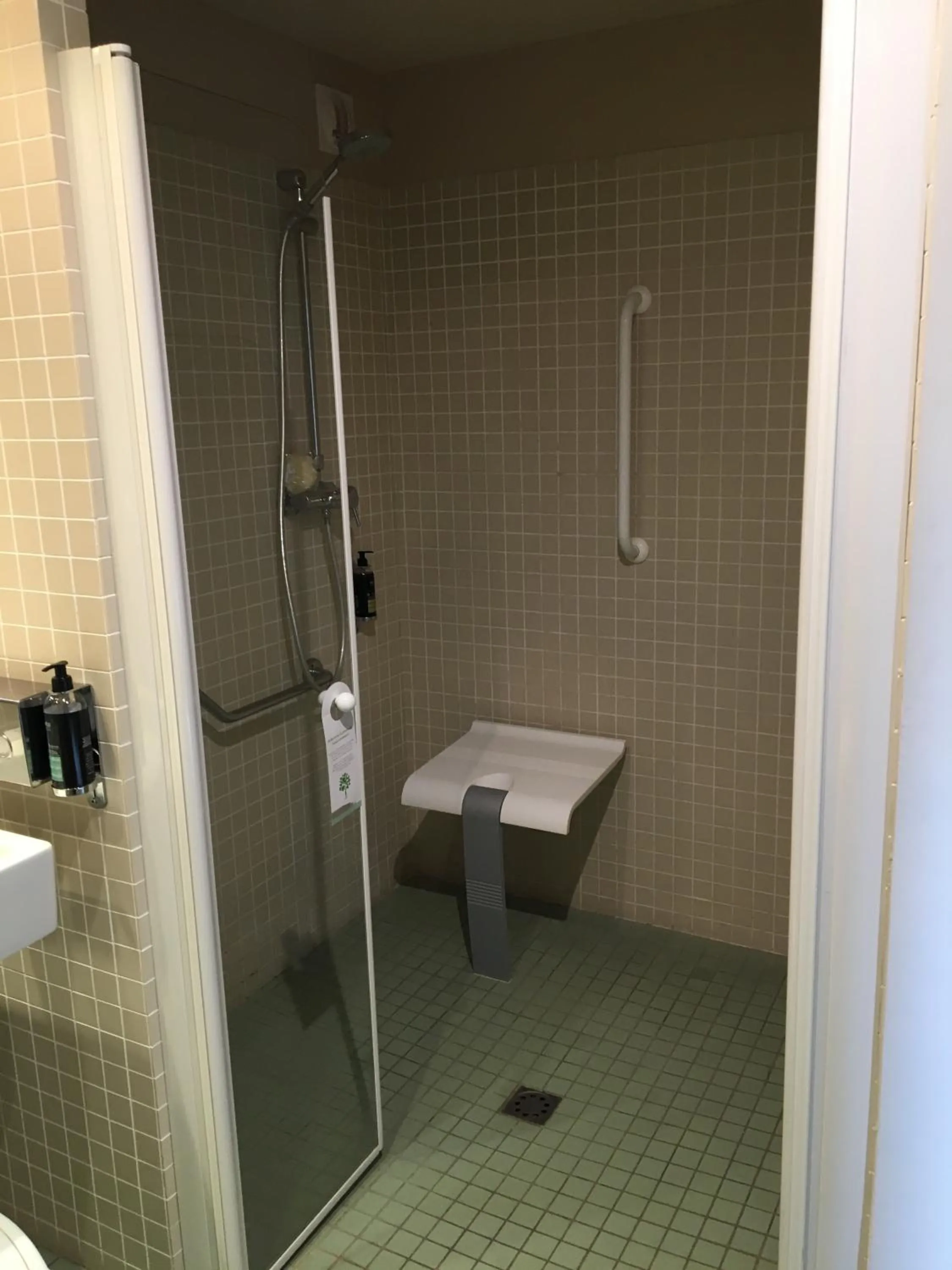 Shower in Hotel du Casino