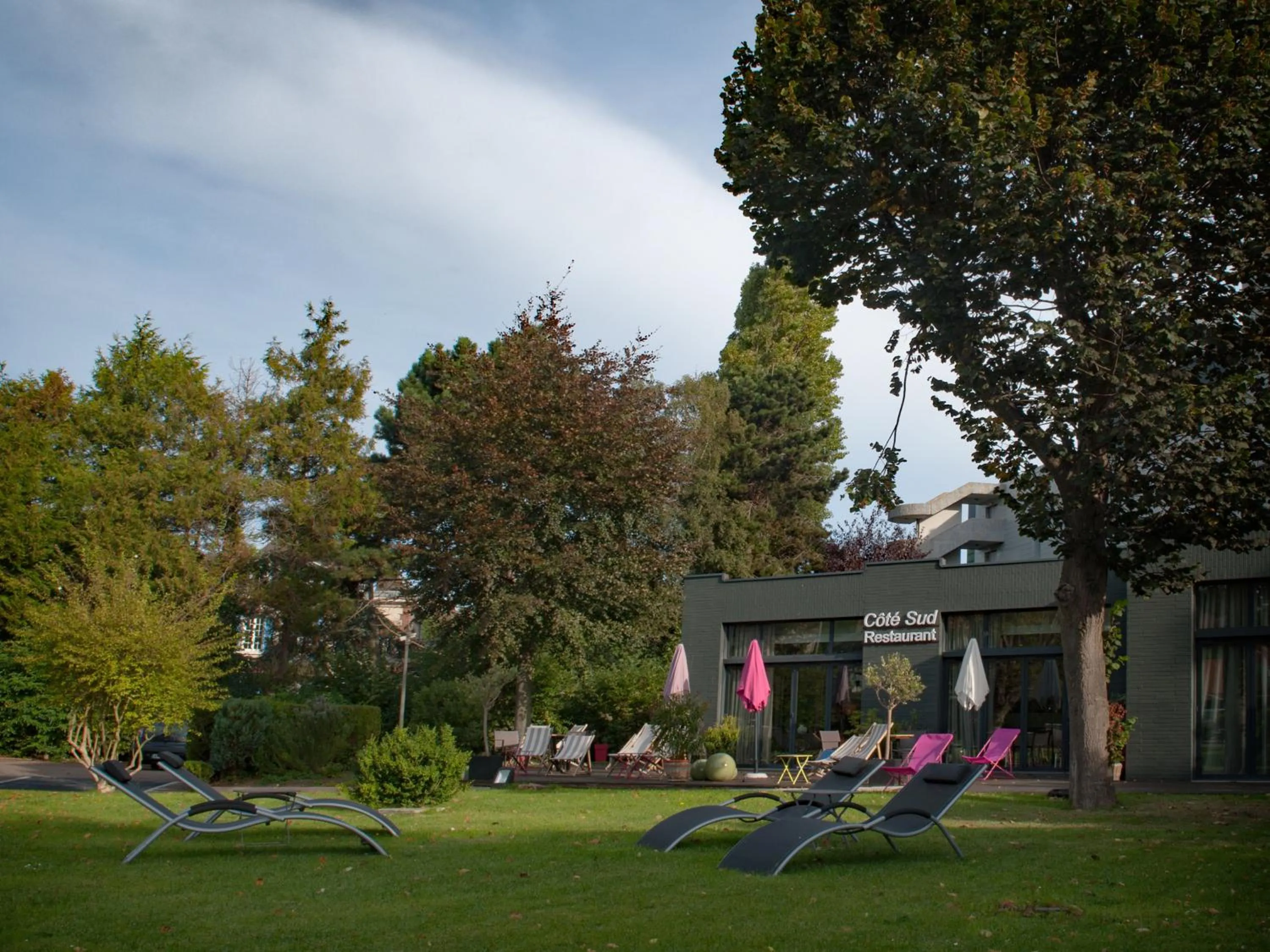 Restaurant/places to eat in Hotel du Casino