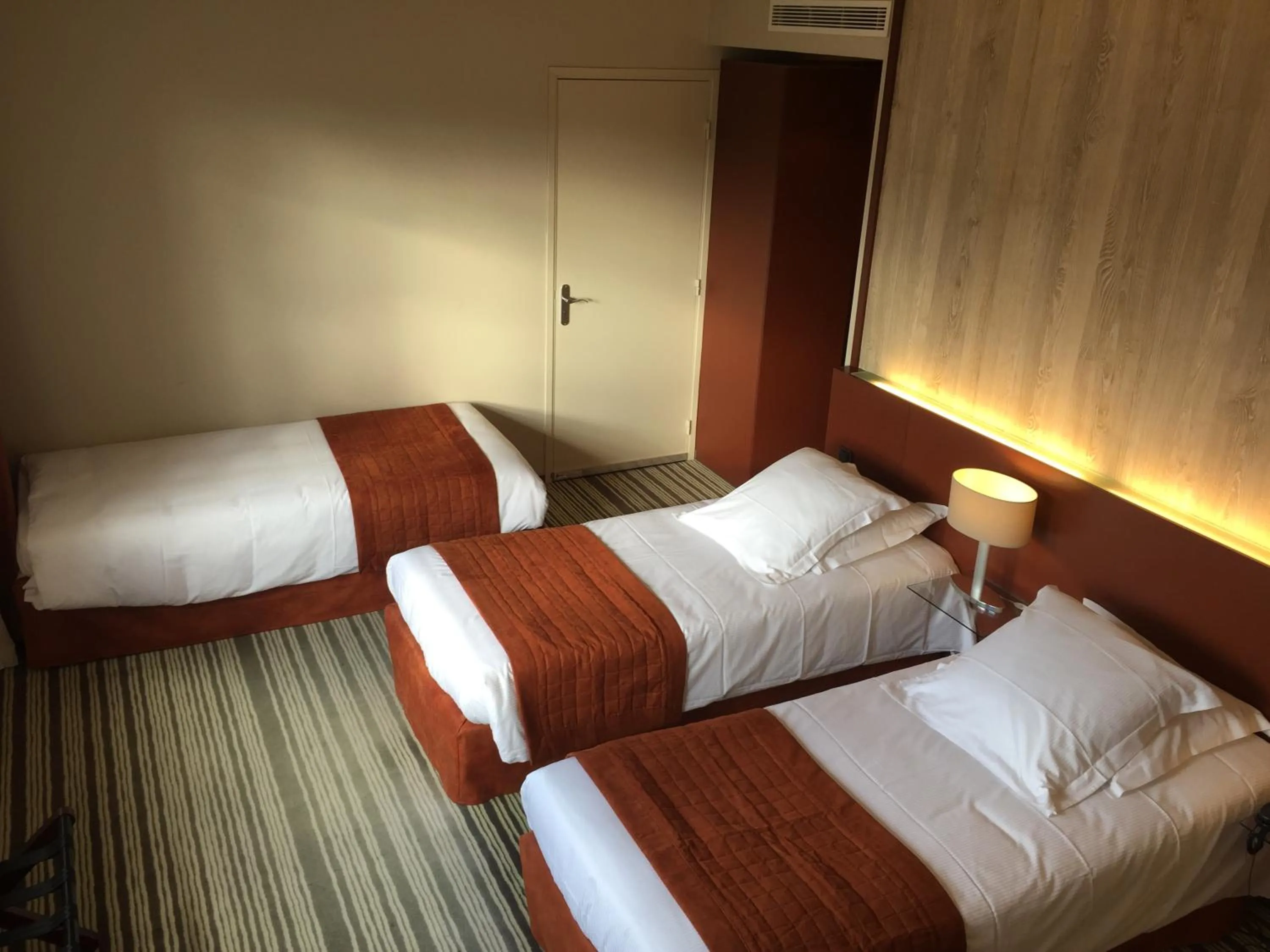 Photo of the whole room, Bed in Hotel du Casino