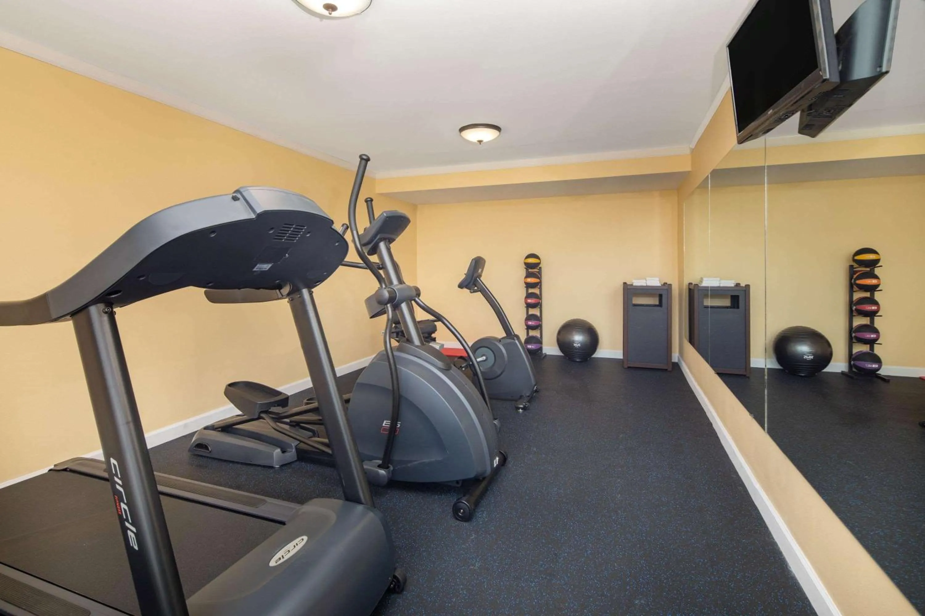 Fitness centre/facilities in Days Inn by Wyndham Muscle Shoals