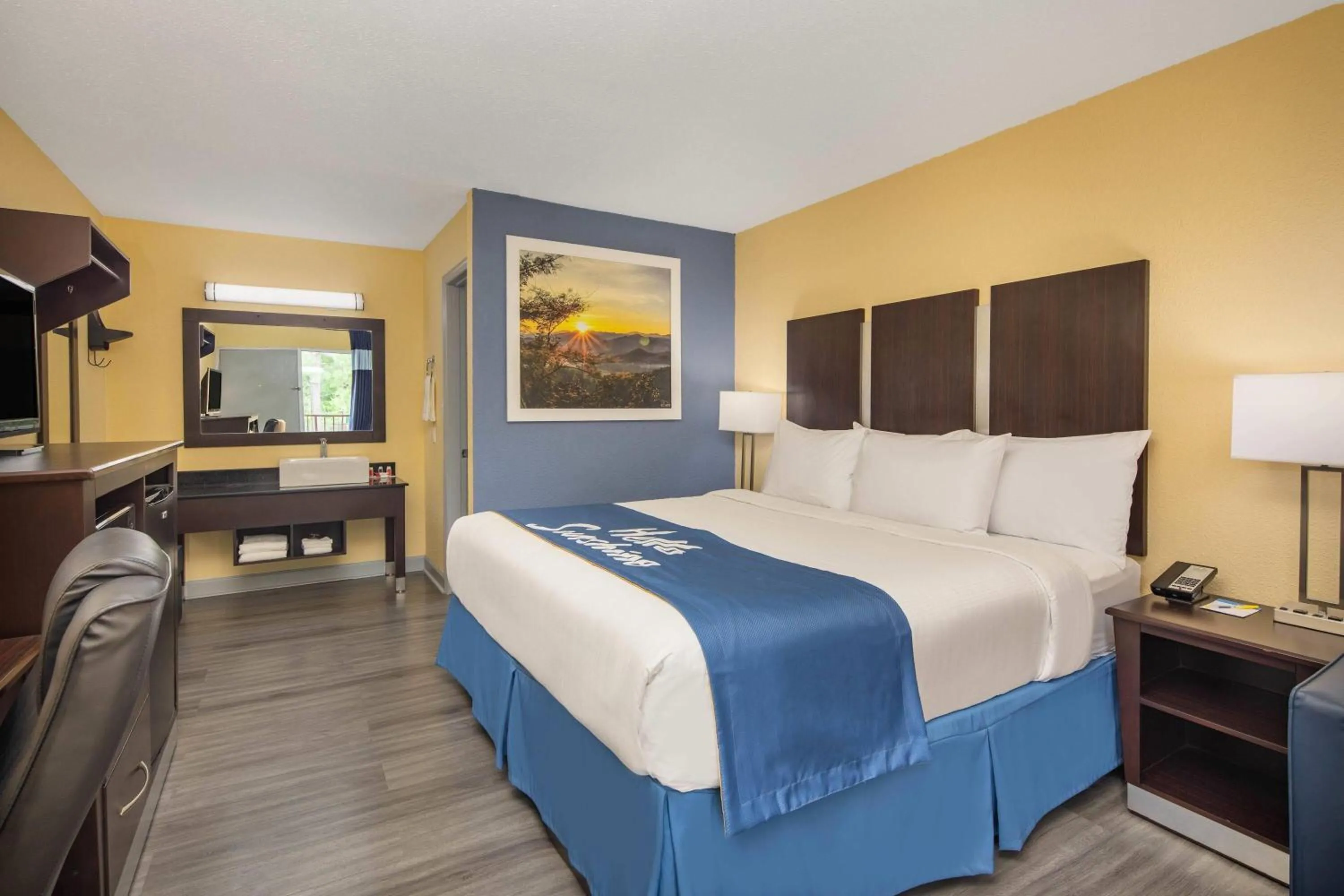 Photo of the whole room, Bed in Days Inn by Wyndham Muscle Shoals