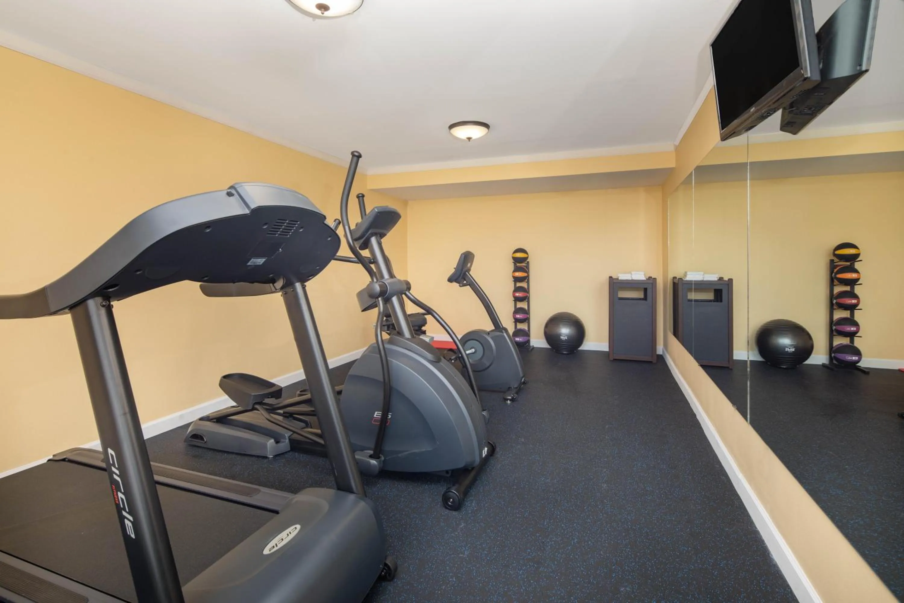 Fitness centre/facilities in Days Inn by Wyndham Muscle Shoals